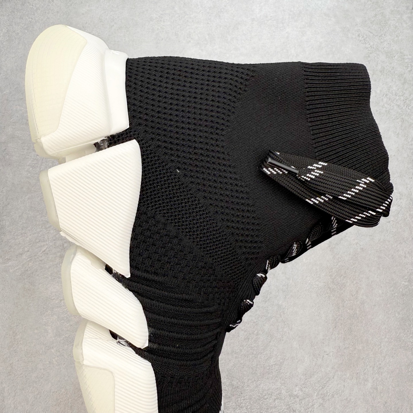 图片[6]-Balenciaga巴黎世家 Speed 2.0 LT 运动舒适 高帮生活休闲鞋 20S秋冬新品首发纯原版本 Logo 永不掉字 右脚鞋头内置NFC热熔内标 # MD多层组合大底 360°柔韧扭曲 上脚极致舒适 全新的动感设计理念 诠释了这款皇帝一脚蹬懒人鞋的主导地位！尺码：35/45-选品中心