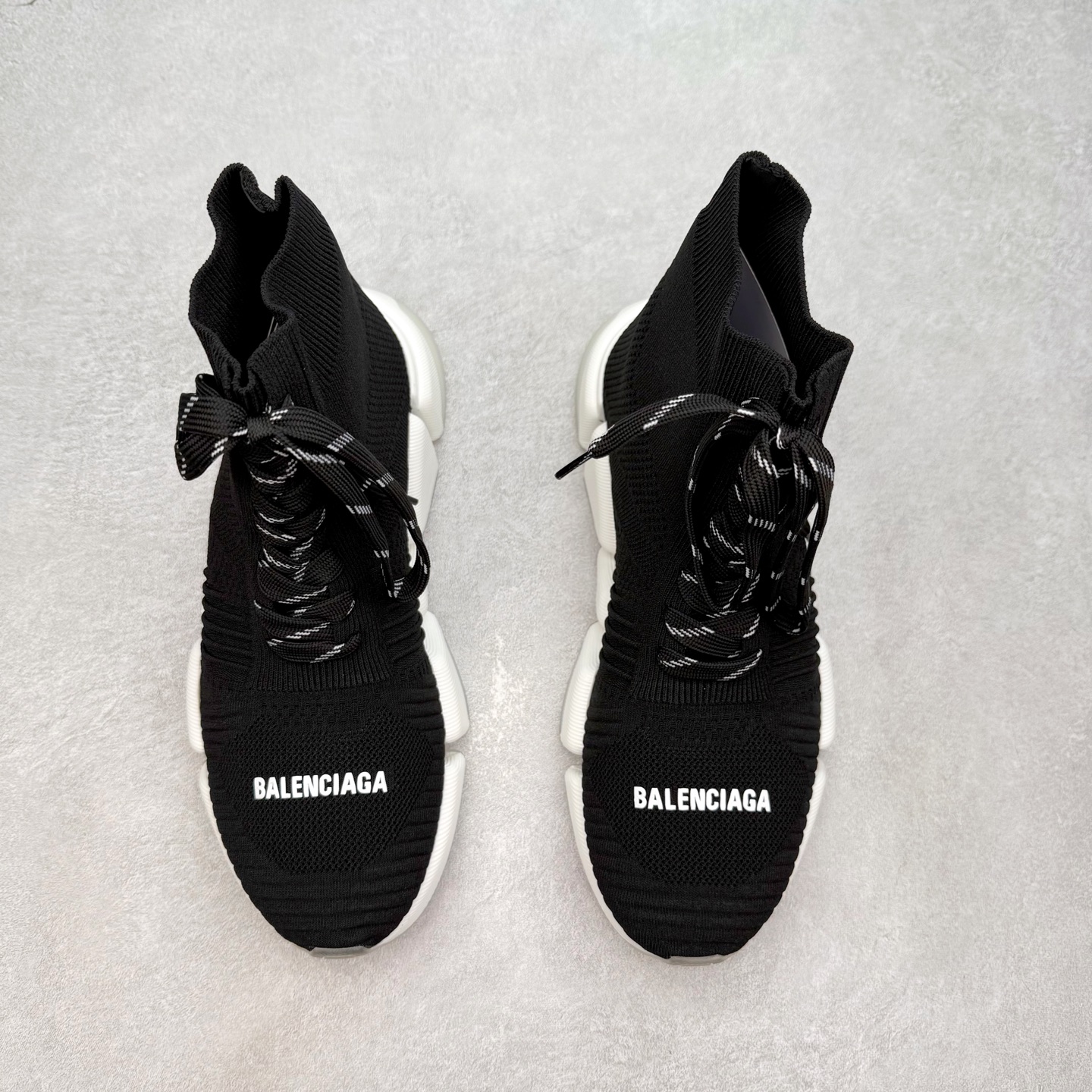 图片[2]-Balenciaga巴黎世家 Speed 2.0 LT 运动舒适 高帮生活休闲鞋 20S秋冬新品首发纯原版本 Logo 永不掉字 右脚鞋头内置NFC热熔内标 # MD多层组合大底 360°柔韧扭曲 上脚极致舒适 全新的动感设计理念 诠释了这款皇帝一脚蹬懒人鞋的主导地位！尺码：35/45-选品中心