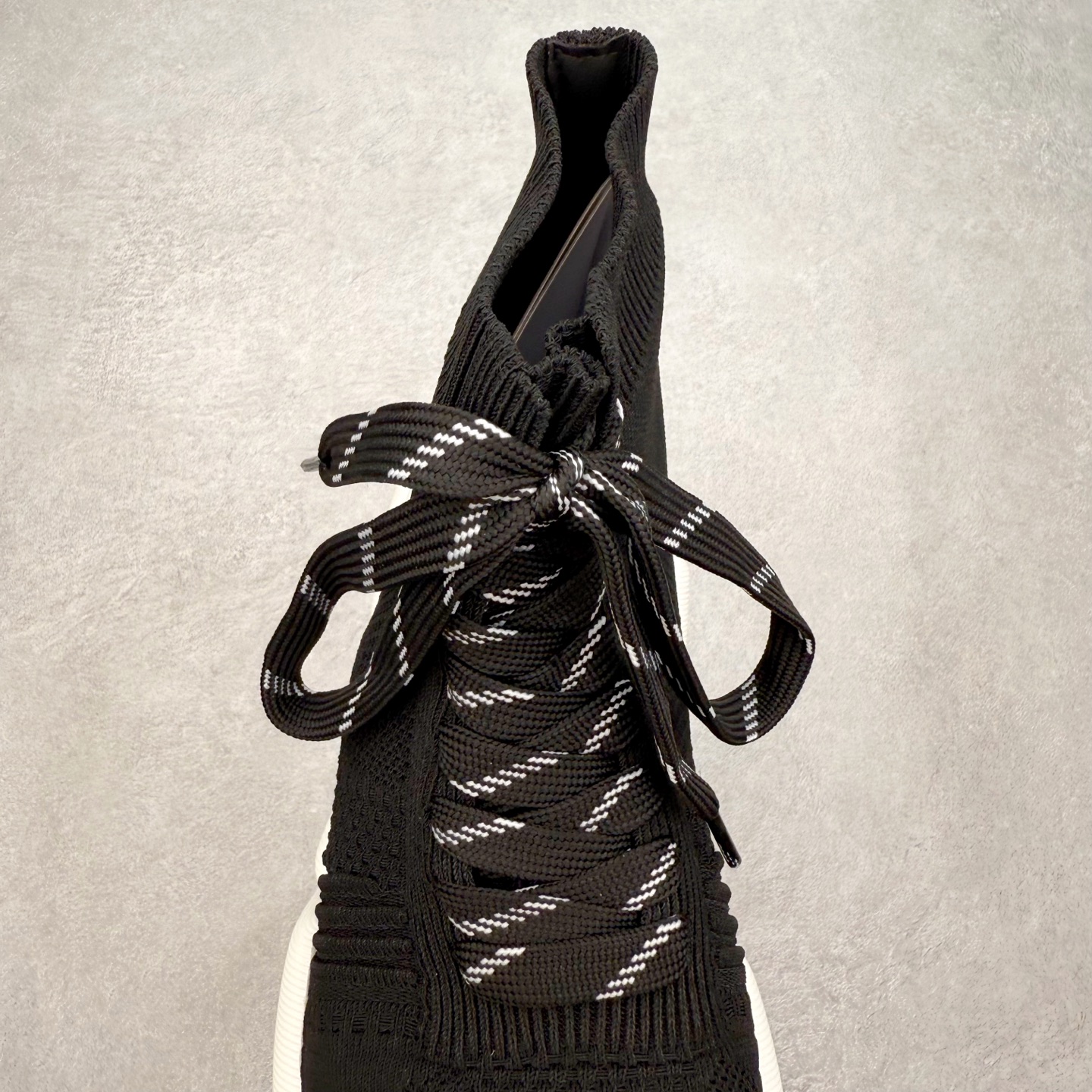 图片[5]-Balenciaga巴黎世家 Speed 2.0 LT 运动舒适 高帮生活休闲鞋 20S秋冬新品首发纯原版本 Logo 永不掉字 右脚鞋头内置NFC热熔内标 # MD多层组合大底 360°柔韧扭曲 上脚极致舒适 全新的动感设计理念 诠释了这款皇帝一脚蹬懒人鞋的主导地位！尺码：35/45-选品中心