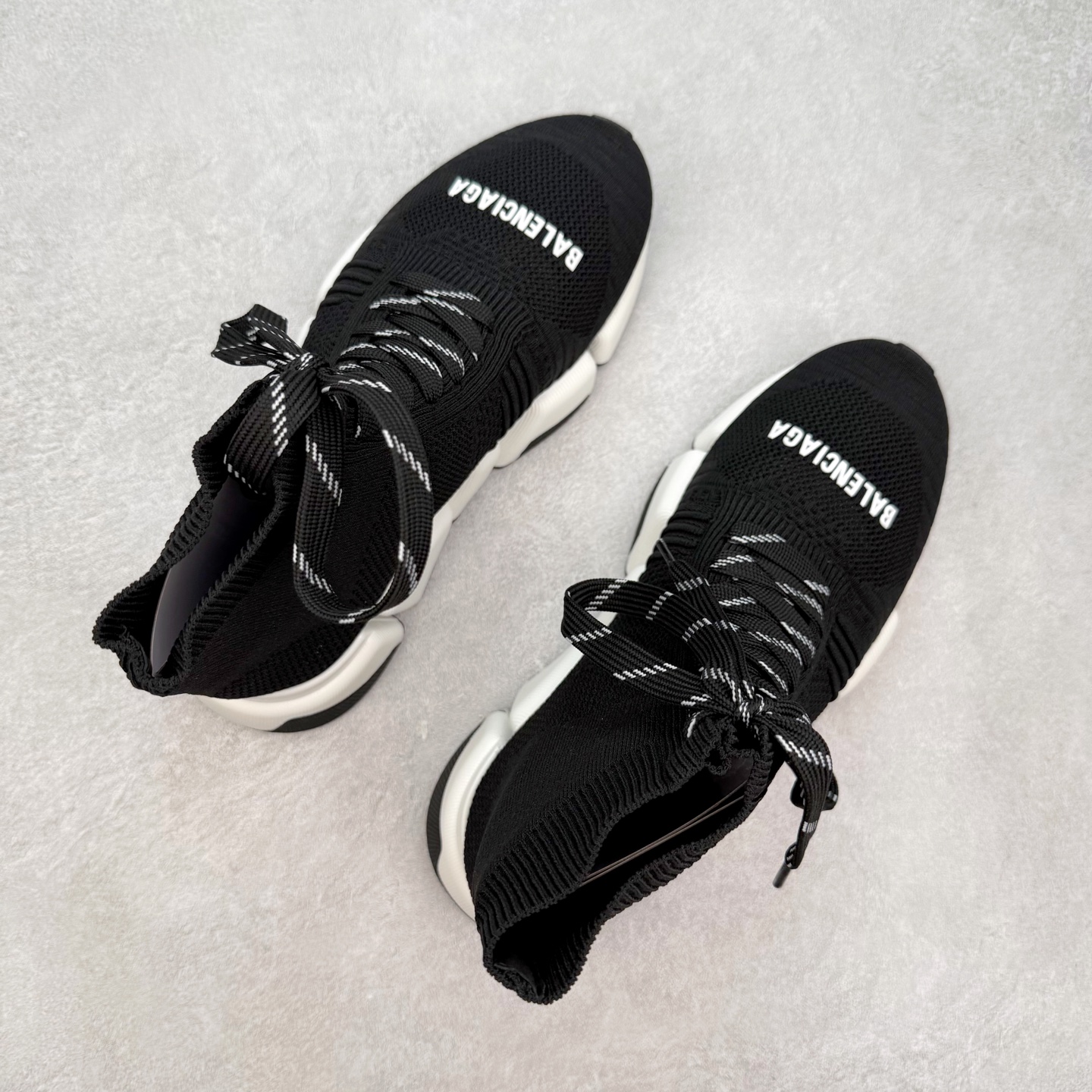 图片[3]-Balenciaga巴黎世家 Speed 2.0 LT 运动舒适 高帮生活休闲鞋 20S秋冬新品首发纯原版本 Logo 永不掉字 右脚鞋头内置NFC热熔内标 # MD多层组合大底 360°柔韧扭曲 上脚极致舒适 全新的动感设计理念 诠释了这款皇帝一脚蹬懒人鞋的主导地位！尺码：35/45-选品中心