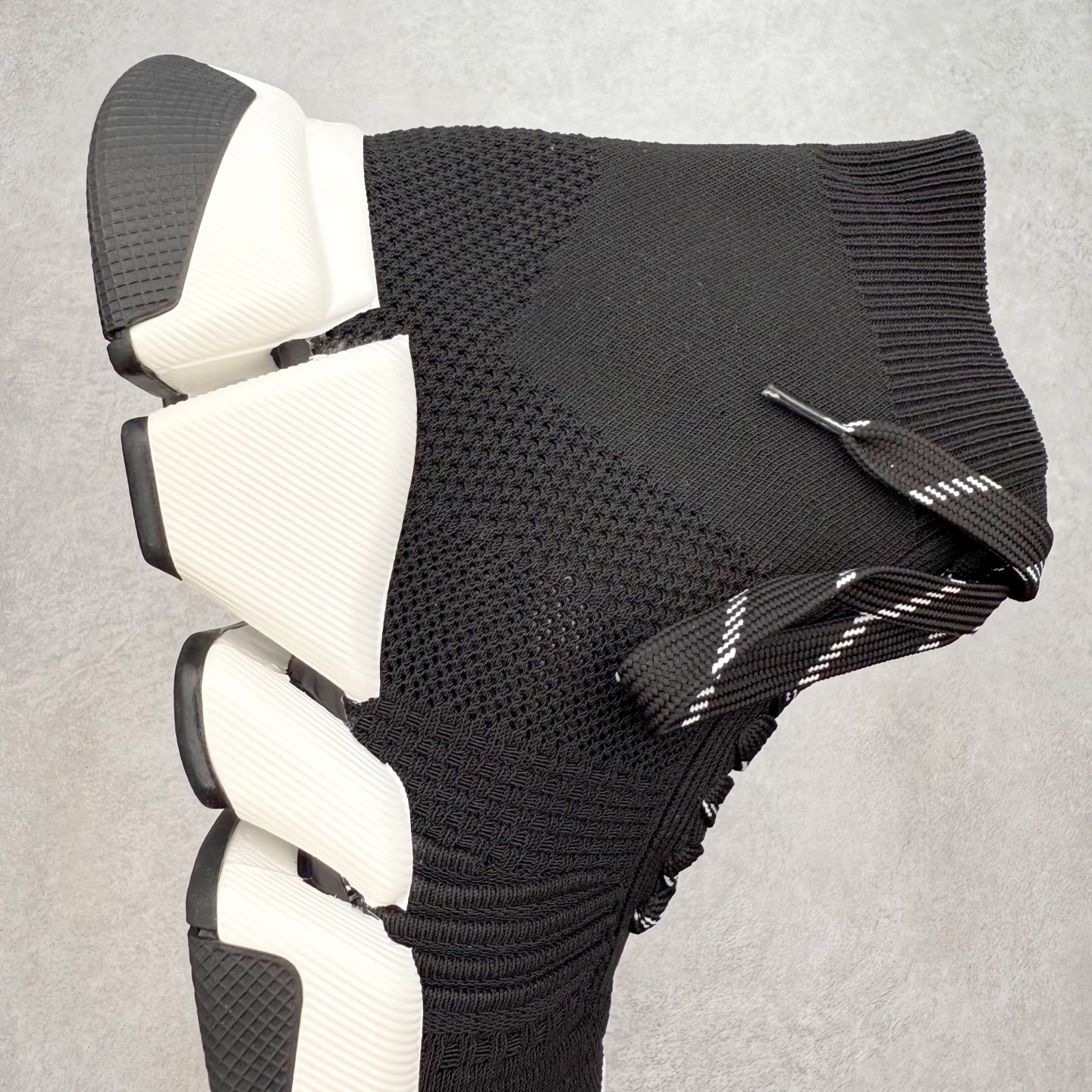 图片[6]-Balenciaga巴黎世家 Speed 2.0 LT 运动舒适 高帮生活休闲鞋 20S秋冬新品首发纯原版本 Logo 永不掉字 右脚鞋头内置NFC热熔内标 # MD多层组合大底 360°柔韧扭曲 上脚极致舒适 全新的动感设计理念 诠释了这款皇帝一脚蹬懒人鞋的主导地位！尺码：35/45-选品中心