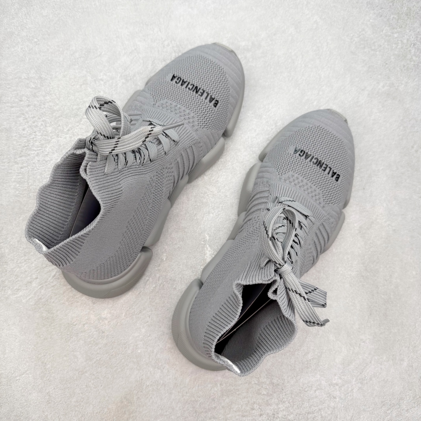 图片[3]-Balenciaga巴黎世家 Speed 2.0 LT 运动舒适 高帮生活休闲鞋 20S秋冬新品首发纯原版本 Logo 永不掉字 右脚鞋头内置NFC热熔内标 # MD多层组合大底 360°柔韧扭曲 上脚极致舒适 全新的动感设计理念 诠释了这款皇帝一脚蹬懒人鞋的主导地位！尺码：35/45-选品中心