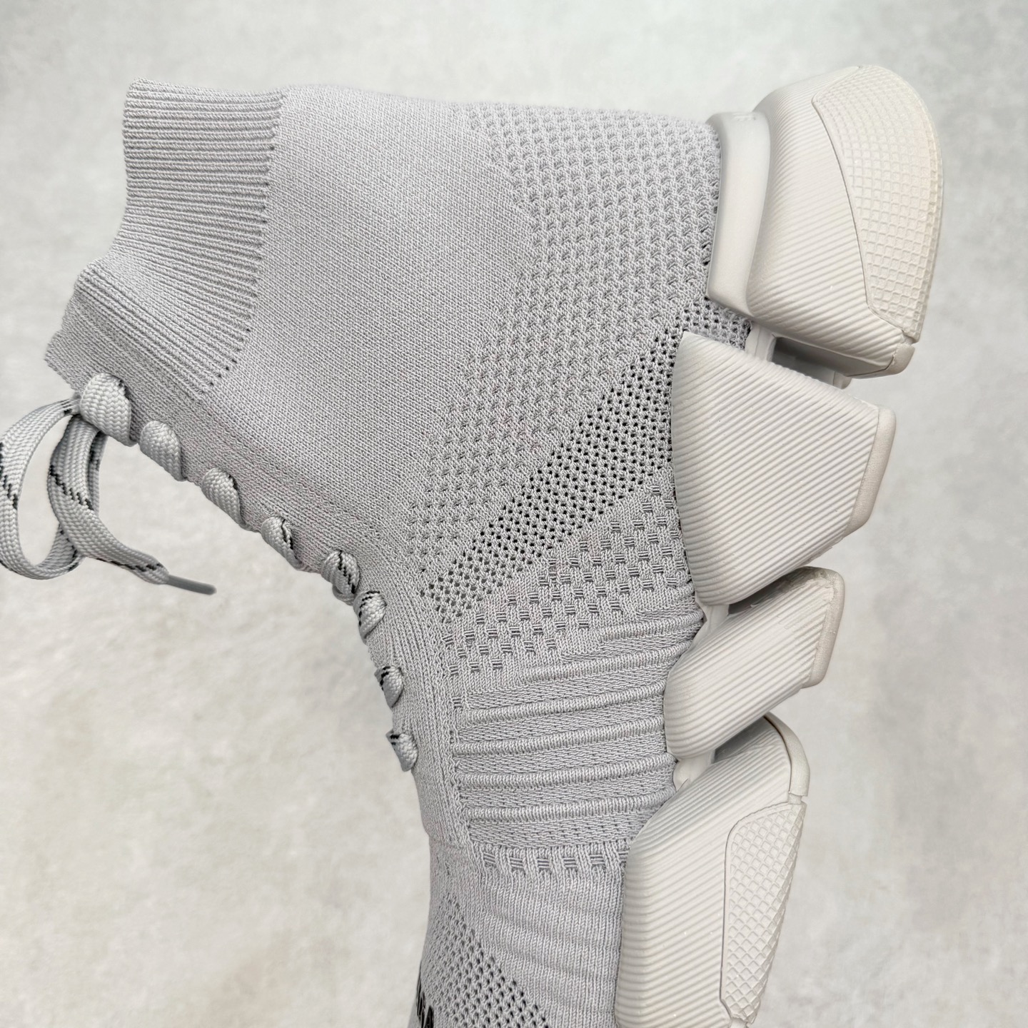 图片[7]-Balenciaga巴黎世家 Speed 2.0 LT 运动舒适 高帮生活休闲鞋 20S秋冬新品首发纯原版本 Logo 永不掉字 右脚鞋头内置NFC热熔内标 # MD多层组合大底 360°柔韧扭曲 上脚极致舒适 全新的动感设计理念 诠释了这款皇帝一脚蹬懒人鞋的主导地位！尺码：35/45-选品中心