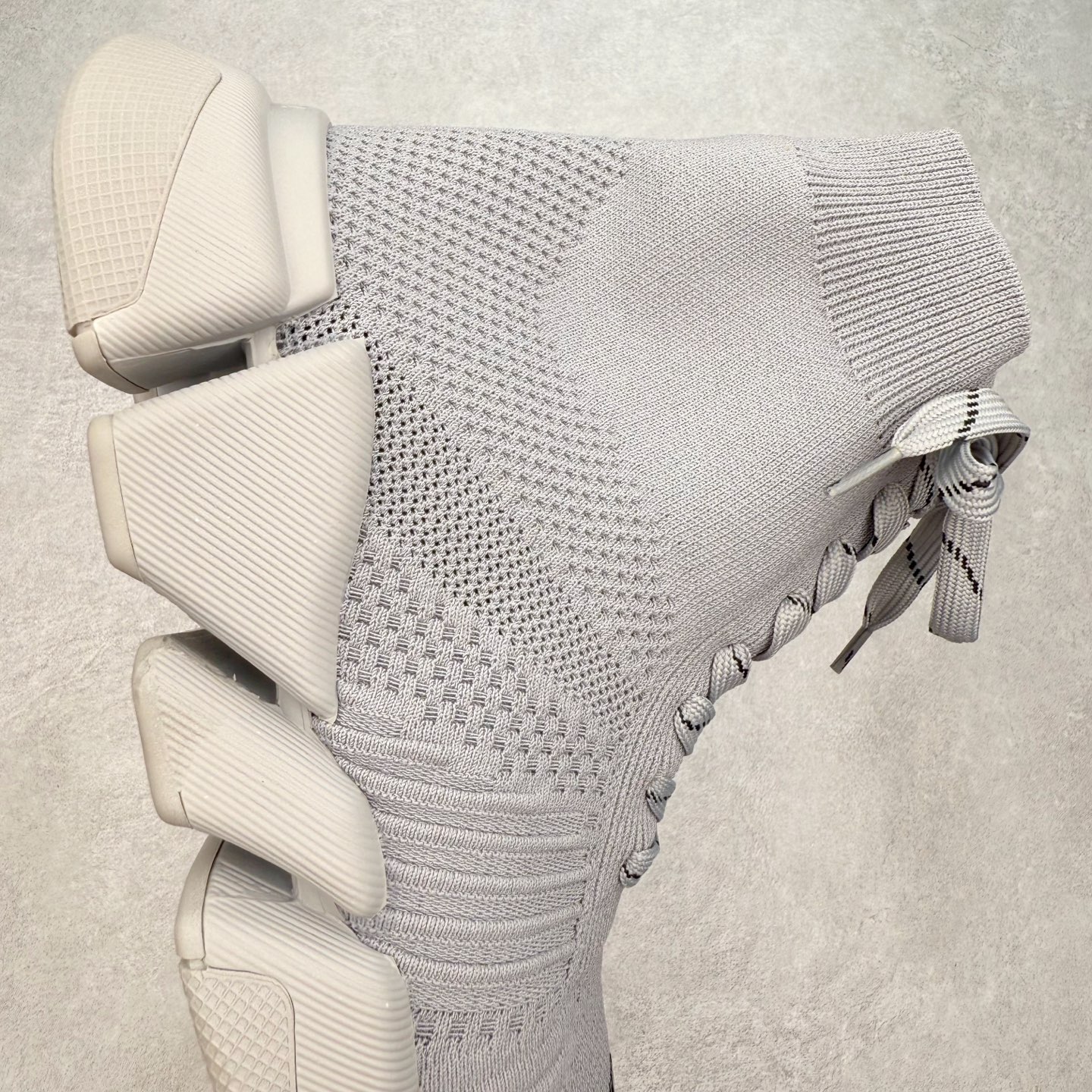 图片[6]-Balenciaga巴黎世家 Speed 2.0 LT 运动舒适 高帮生活休闲鞋 20S秋冬新品首发纯原版本 Logo 永不掉字 右脚鞋头内置NFC热熔内标 # MD多层组合大底 360°柔韧扭曲 上脚极致舒适 全新的动感设计理念 诠释了这款皇帝一脚蹬懒人鞋的主导地位！尺码：35/45-选品中心