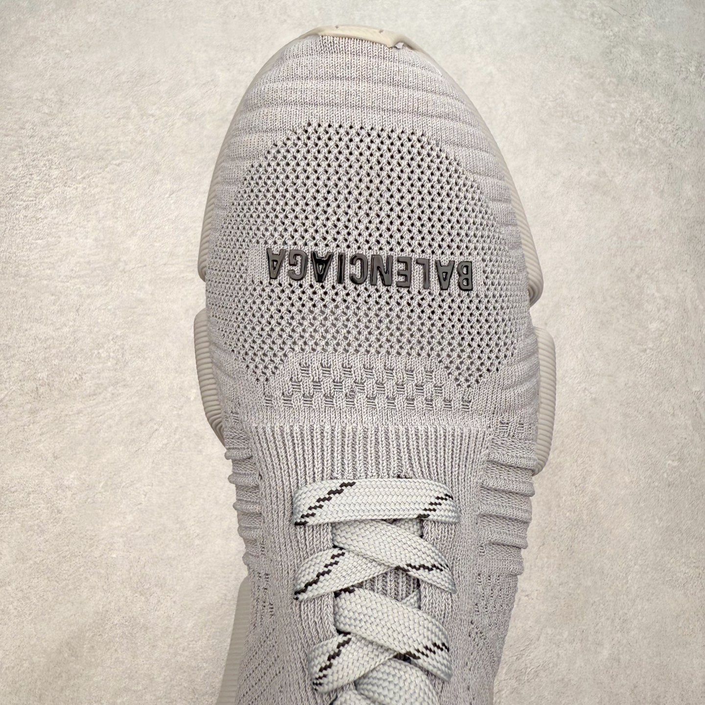 图片[4]-Balenciaga巴黎世家 Speed 2.0 LT 运动舒适 高帮生活休闲鞋 20S秋冬新品首发纯原版本 Logo 永不掉字 右脚鞋头内置NFC热熔内标 # MD多层组合大底 360°柔韧扭曲 上脚极致舒适 全新的动感设计理念 诠释了这款皇帝一脚蹬懒人鞋的主导地位！尺码：35/45-选品中心