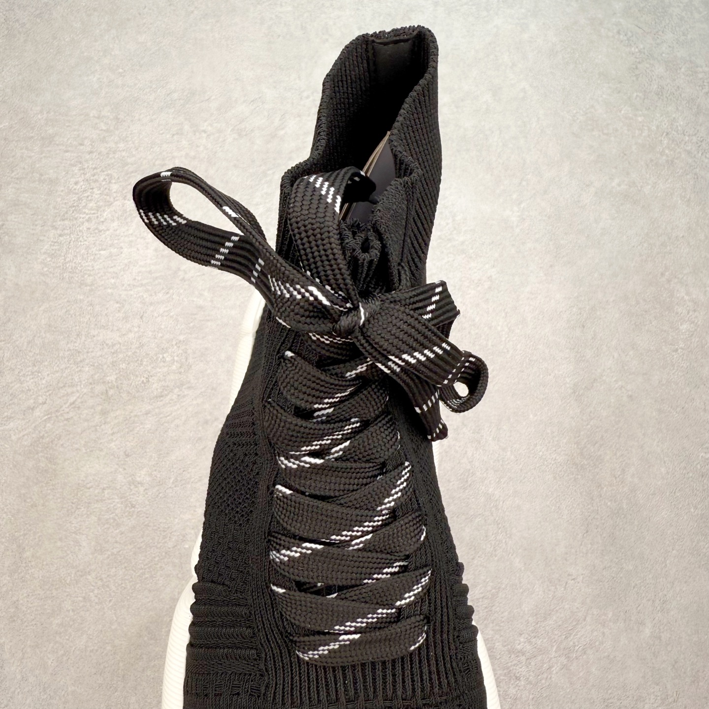 图片[5]-Balenciaga巴黎世家 Speed 2.0 LT 运动舒适 高帮生活休闲鞋 20S秋冬新品首发纯原版本 Logo 永不掉字 右脚鞋头内置NFC热熔内标 # MD多层组合大底 360°柔韧扭曲 上脚极致舒适 全新的动感设计理念 诠释了这款皇帝一脚蹬懒人鞋的主导地位！尺码：35/45-选品中心