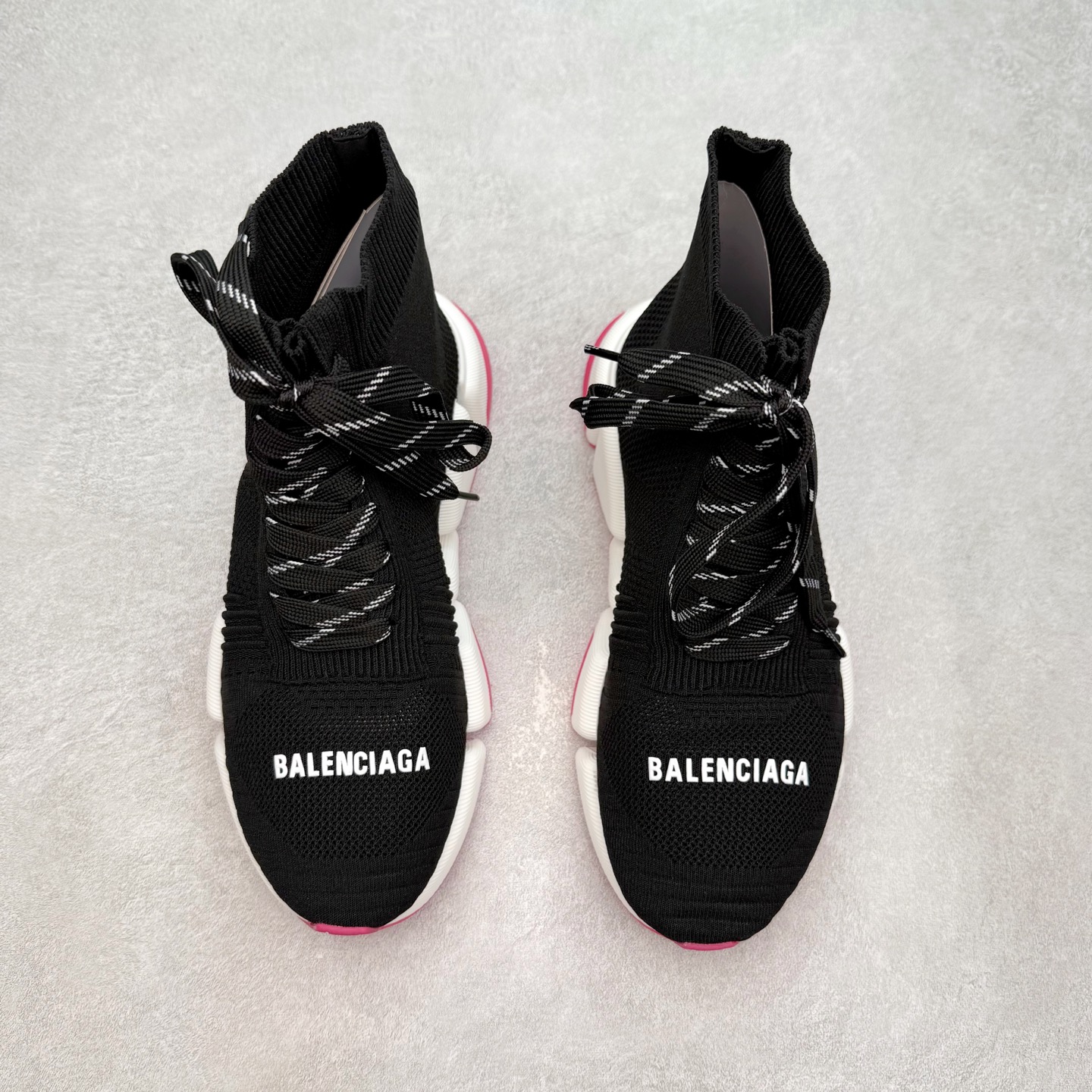 图片[2]-Balenciaga巴黎世家 Speed 2.0 LT 运动舒适 高帮生活休闲鞋 20S秋冬新品首发纯原版本 Logo 永不掉字 右脚鞋头内置NFC热熔内标 # MD多层组合大底 360°柔韧扭曲 上脚极致舒适 全新的动感设计理念 诠释了这款皇帝一脚蹬懒人鞋的主导地位！尺码：35/45-选品中心