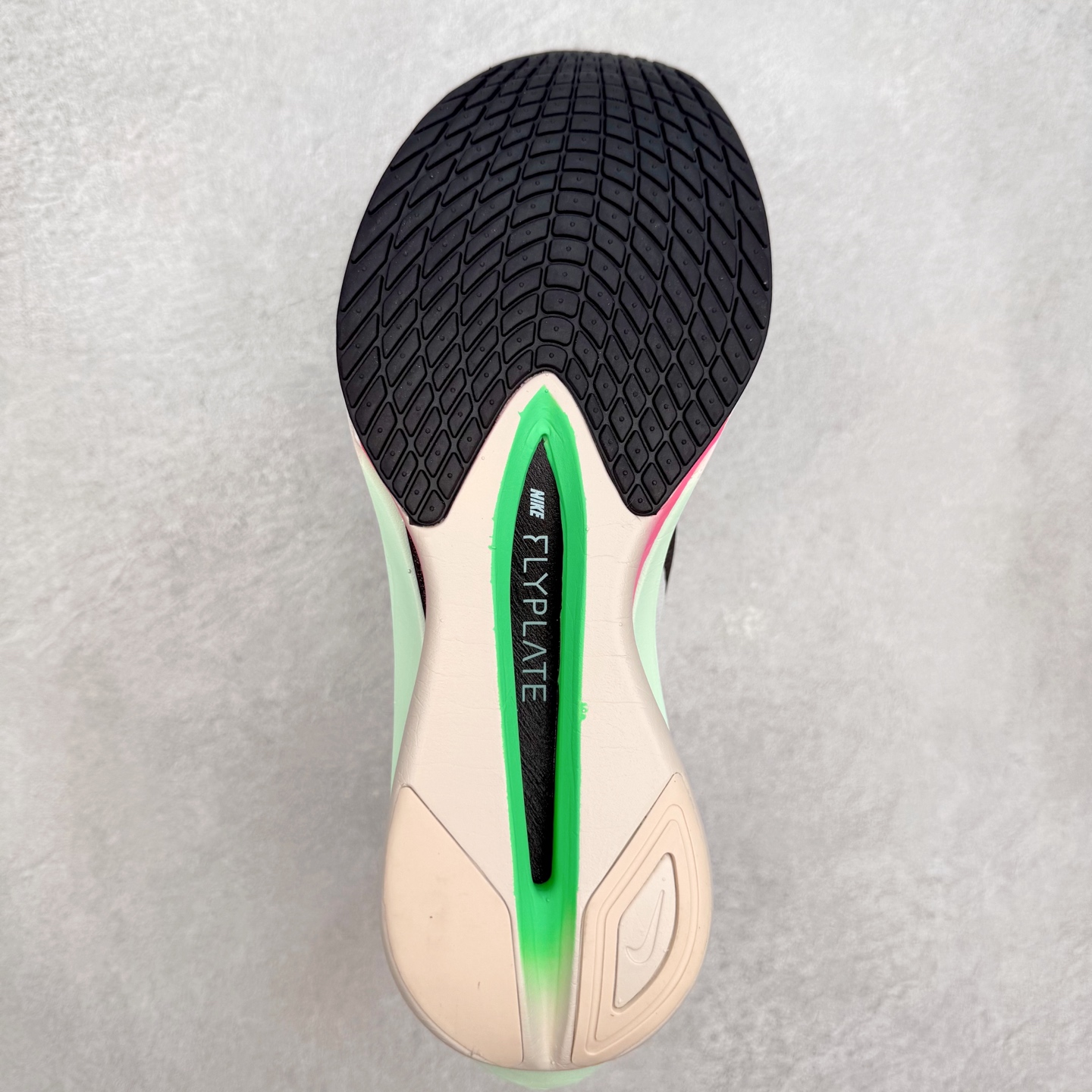 图片[9]-＃纯原 Jakob A. Ingebrigtsen x NK Zoom VaporFly Next 4% 舒适百搭透气回弹低帮短跑马拉松跑步鞋 HF6414-101 采用精致醒目设计，精准诠释雅各布·因格布里格森的风格，聚焦他的核心信念：家庭与夺冠。该鞋款在前代鞋款的基础上减轻重量，但不影响性能表现。碳纤维 Flyplate 结合出众回弹的ZoomX泡绵中底，缔造比赛日佳选，令你快意难挡，疾速冲刺。这款公路竞速跑步鞋具备匠心品质，无论是日常畅跑还是马拉松，皆可轻松驾驭，是雅各布的信赖之选。尺码：36 36.5 37.5 38 38.5 39 40 40.5 41 42 42.5 43 44 44.5 45-选品中心