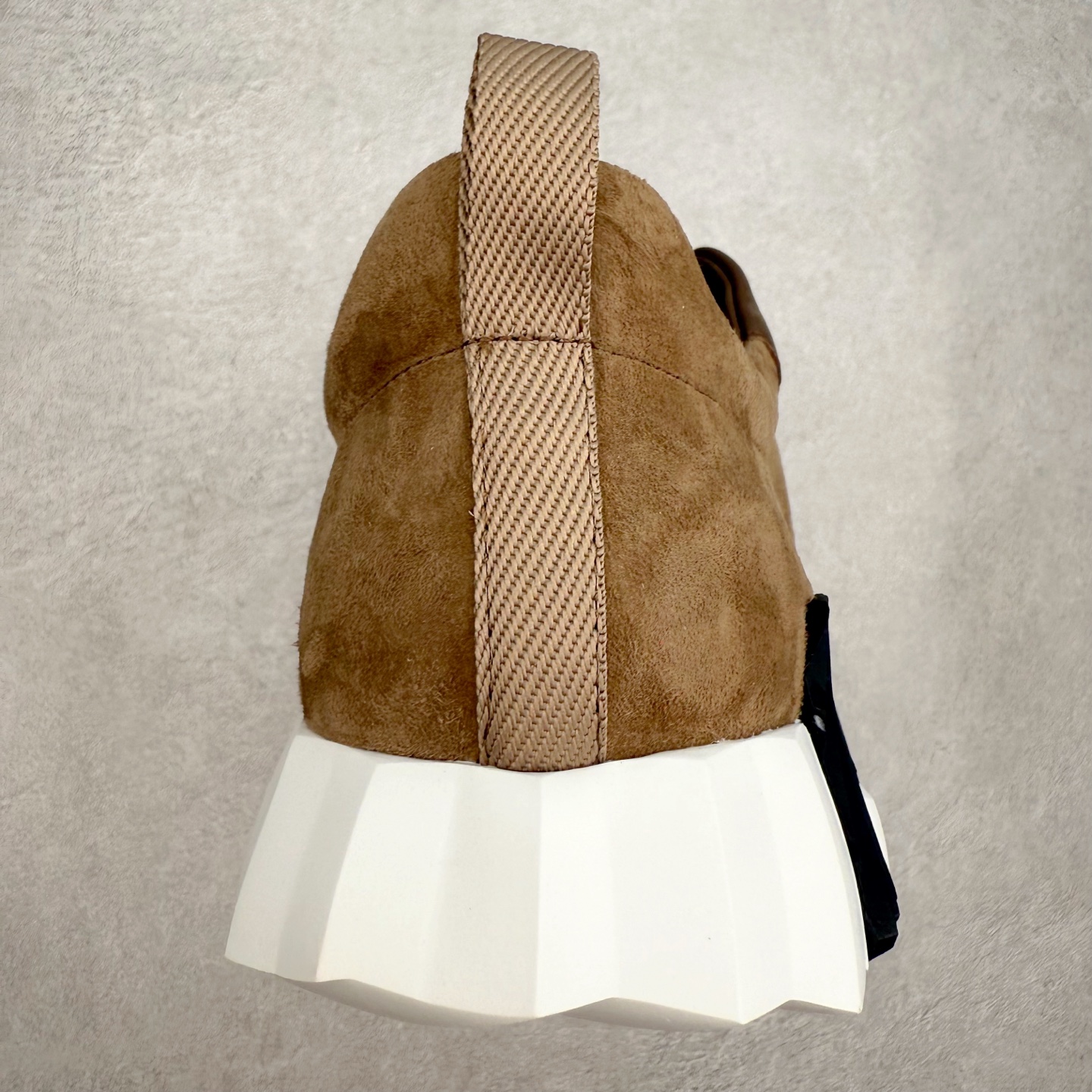 图片[8]-Hermes 爱马仕 Bouncing 老钱风 皮面款 低帮休闲鞋 海淘代购同渠道品质 高端零售 外贸充正专供 原版购入开发 ZP级全套包装 完美楦型 正确卡色 大底 质感媲美原版 细节与原版一致 请注意区分市面通货材 尺码：39 40 41 42 43 44 45-选品中心