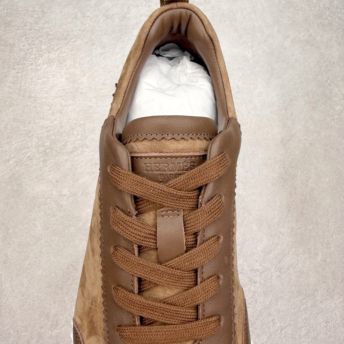 图片[5]-Hermes 爱马仕 Bouncing 老钱风 皮面款 低帮休闲鞋 海淘代购同渠道品质 高端零售 外贸充正专供 原版购入开发 ZP级全套包装 完美楦型 正确卡色 大底 质感媲美原版 细节与原版一致 请注意区分市面通货材 尺码：39 40 41 42 43 44 45-选品中心