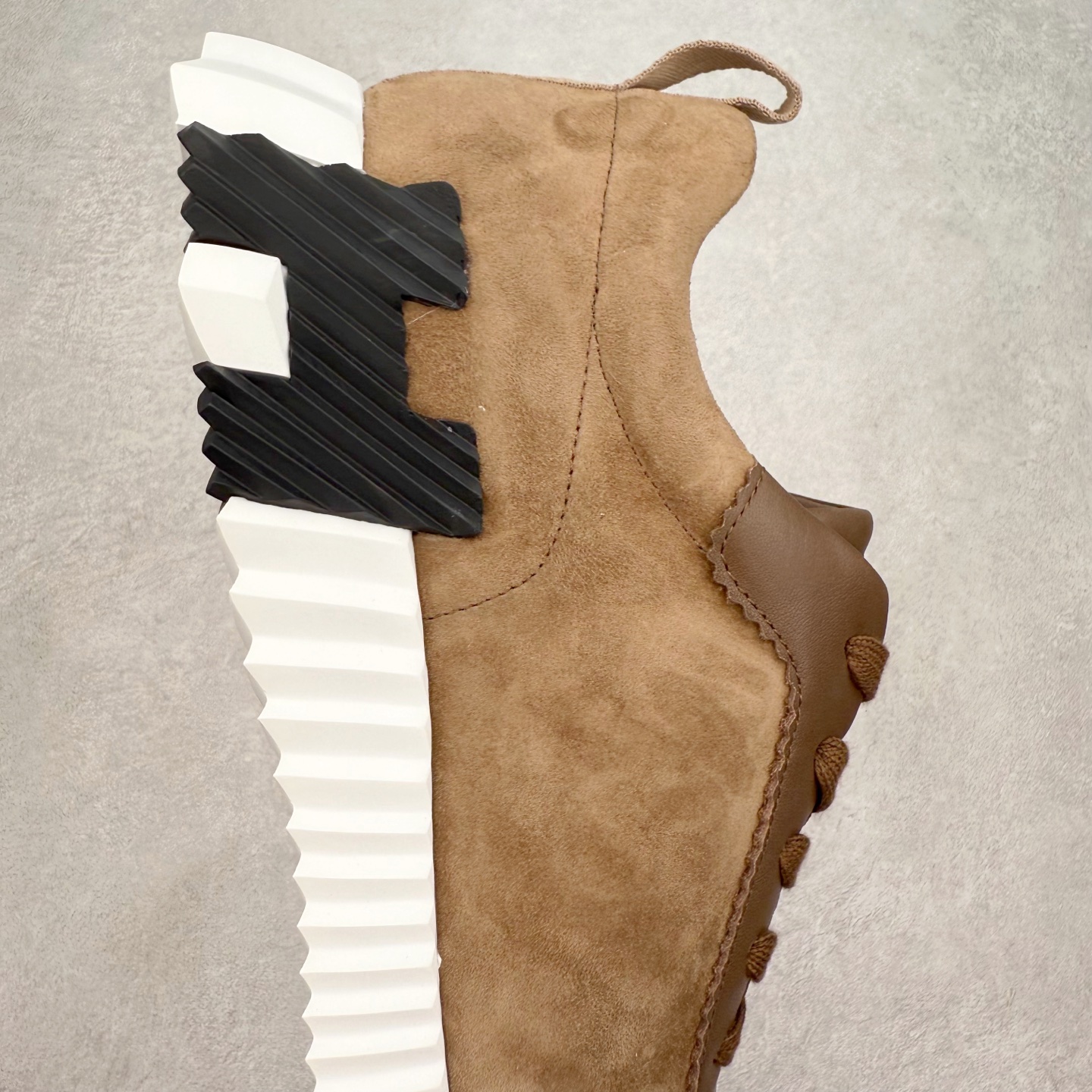 图片[6]-Hermes 爱马仕 Bouncing 老钱风 皮面款 低帮休闲鞋 海淘代购同渠道品质 高端零售 外贸充正专供 原版购入开发 ZP级全套包装 完美楦型 正确卡色 大底 质感媲美原版 细节与原版一致 请注意区分市面通货材 尺码：39 40 41 42 43 44 45-选品中心