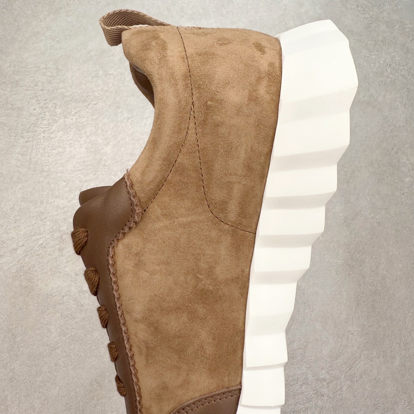 图片[7]-Hermes 爱马仕 Bouncing 老钱风 皮面款 低帮休闲鞋 海淘代购同渠道品质 高端零售 外贸充正专供 原版购入开发 ZP级全套包装 完美楦型 正确卡色 大底 质感媲美原版 细节与原版一致 请注意区分市面通货材 尺码：39 40 41 42 43 44 45-选品中心