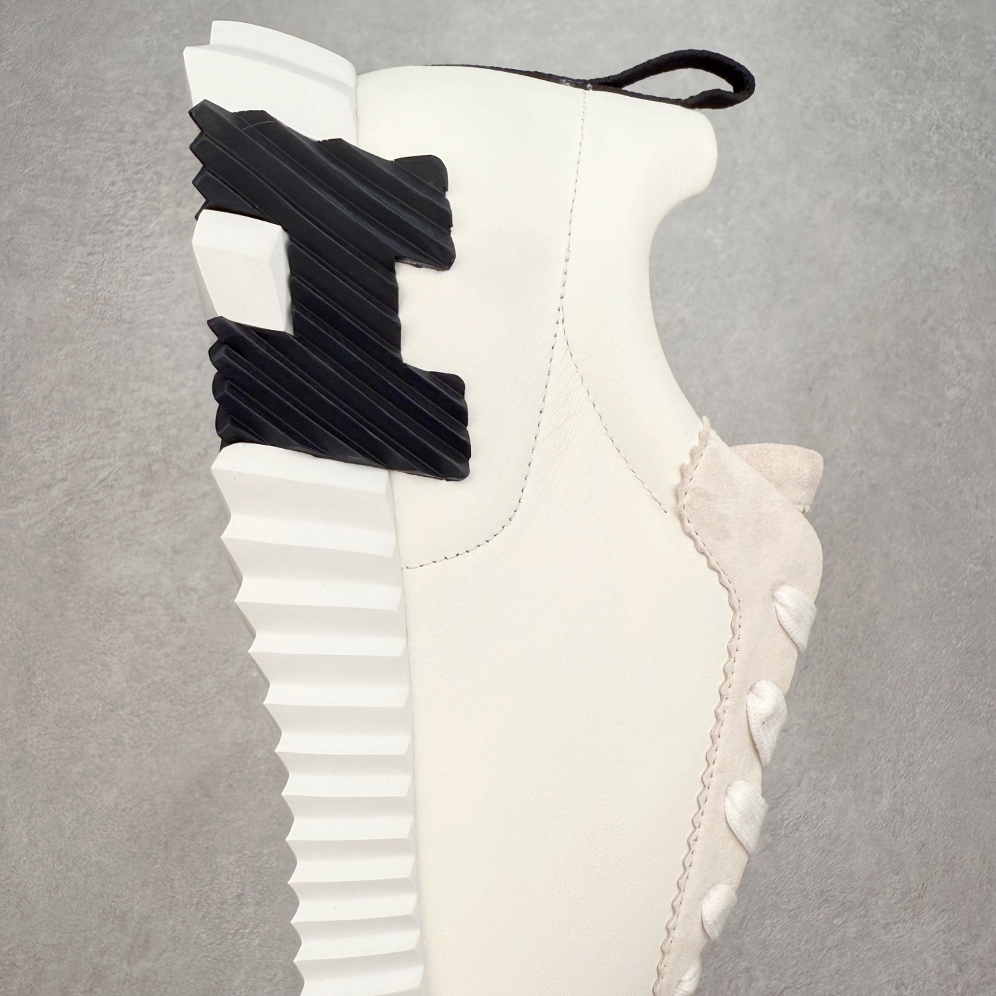 图片[6]-Hermes 爱马仕 Bouncing 老钱风 皮面款 低帮休闲鞋 海淘代购同渠道品质 高端零售 外贸充正专供 原版购入开发 ZP级全套包装 完美楦型 正确卡色 大底 质感媲美原版 细节与原版一致 请注意区分市面通货材 尺码：39 40 41 42 43 44 45-选品中心