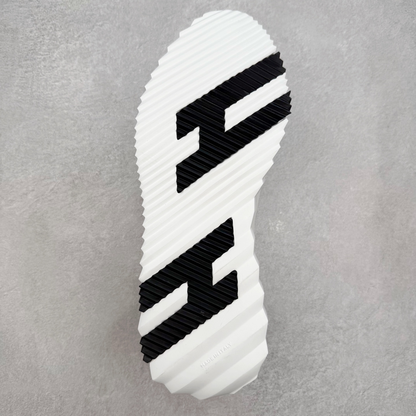 图片[9]-Hermes 爱马仕 Bouncing 老钱风 皮面款 低帮休闲鞋 海淘代购同渠道品质 高端零售 外贸充正专供 原版购入开发 ZP级全套包装 完美楦型 正确卡色 大底 质感媲美原版 细节与原版一致 请注意区分市面通货材 尺码：39 40 41 42 43 44 45-选品中心