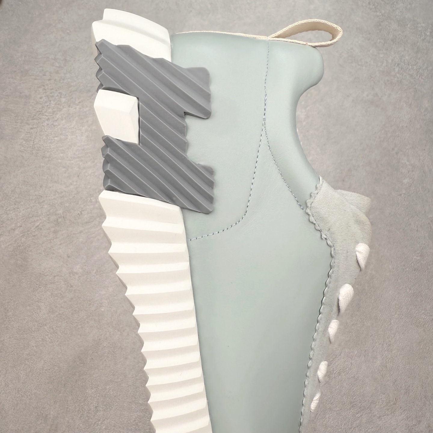 图片[6]-Hermes 爱马仕 Bouncing 老钱风 皮面款 低帮休闲鞋 海淘代购同渠道品质 高端零售 外贸充正专供 原版购入开发 ZP级全套包装 完美楦型 正确卡色 大底 质感媲美原版 细节与原版一致 请注意区分市面通货材 尺码：39 40 41 42 43 44 45-选品中心