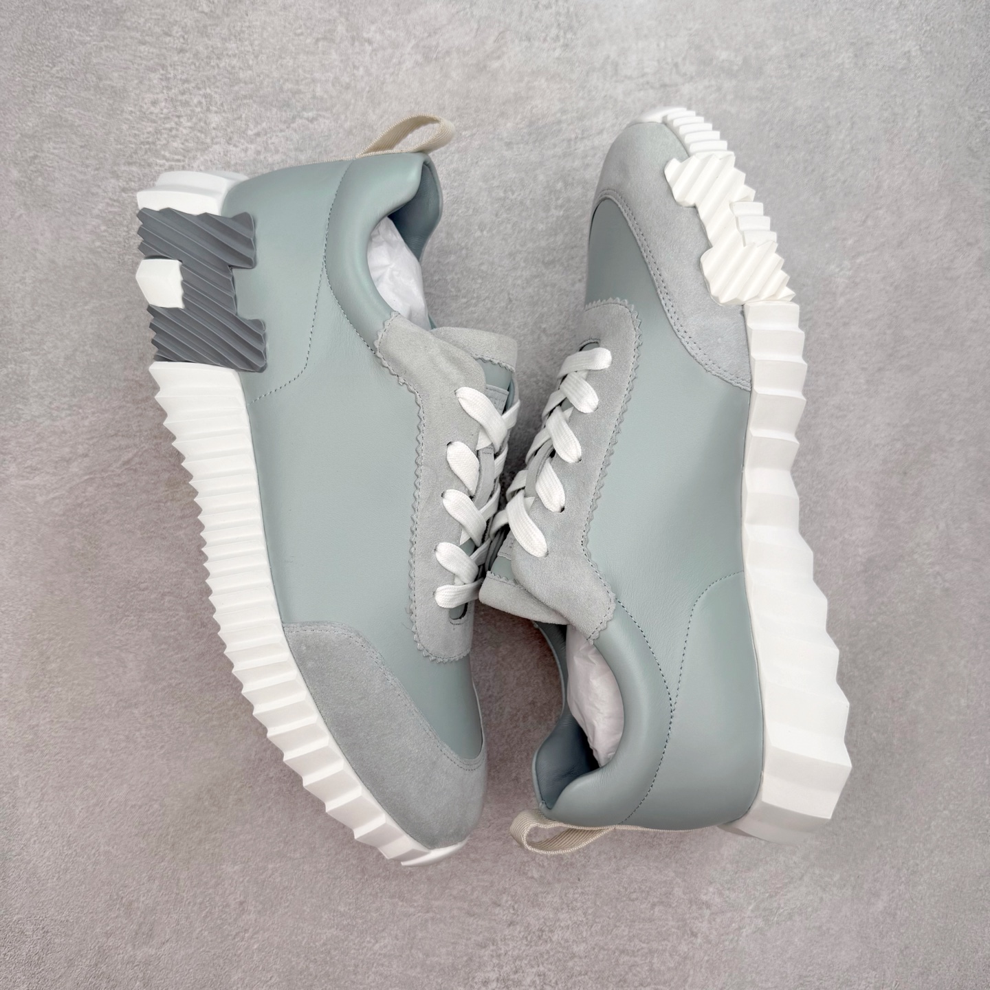 图片[3]-Hermes 爱马仕 Bouncing 老钱风 皮面款 低帮休闲鞋 海淘代购同渠道品质 高端零售 外贸充正专供 原版购入开发 ZP级全套包装 完美楦型 正确卡色 大底 质感媲美原版 细节与原版一致 请注意区分市面通货材 尺码：39 40 41 42 43 44 45-选品中心