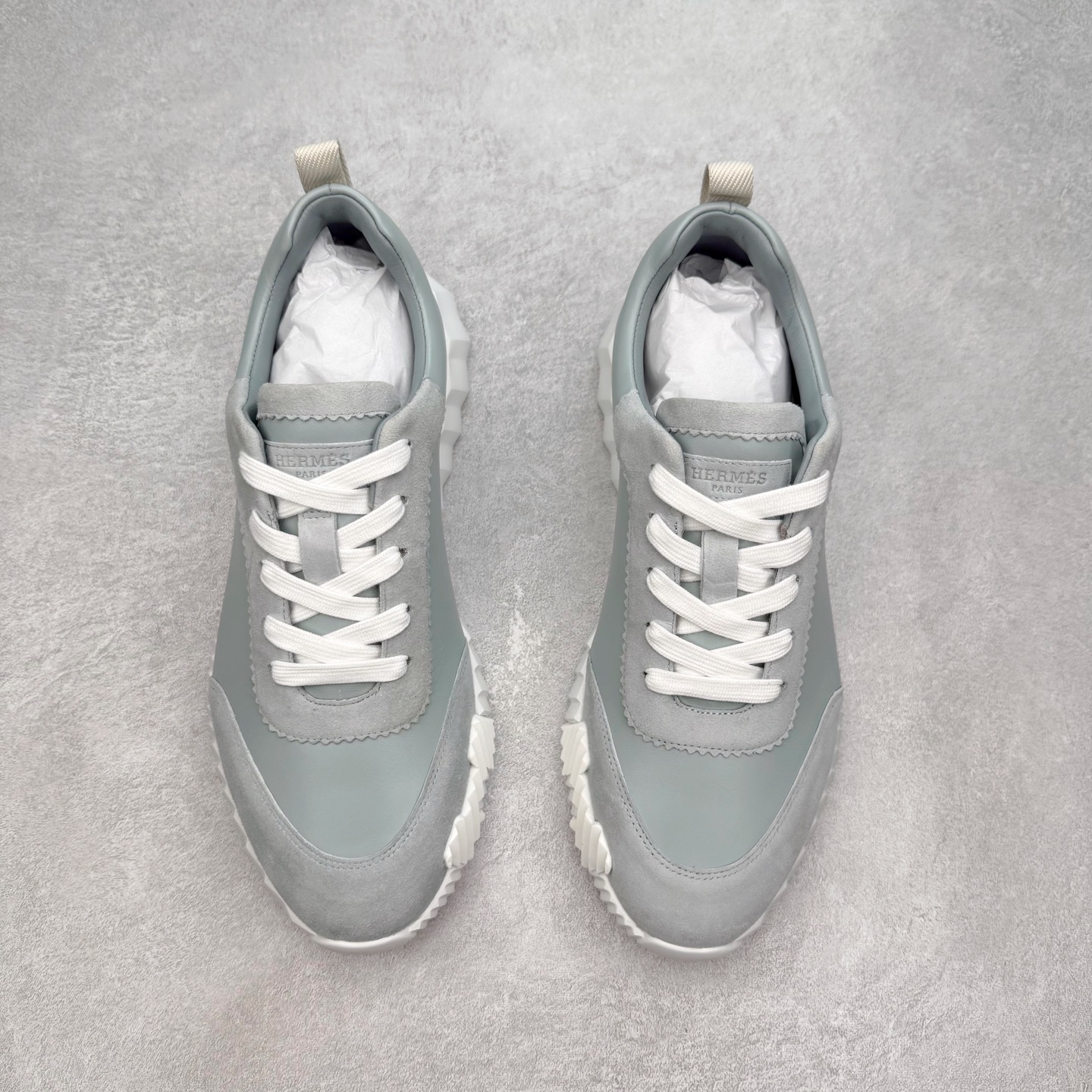 图片[2]-Hermes 爱马仕 Bouncing 老钱风 皮面款 低帮休闲鞋 海淘代购同渠道品质 高端零售 外贸充正专供 原版购入开发 ZP级全套包装 完美楦型 正确卡色 大底 质感媲美原版 细节与原版一致 请注意区分市面通货材 尺码：39 40 41 42 43 44 45-选品中心