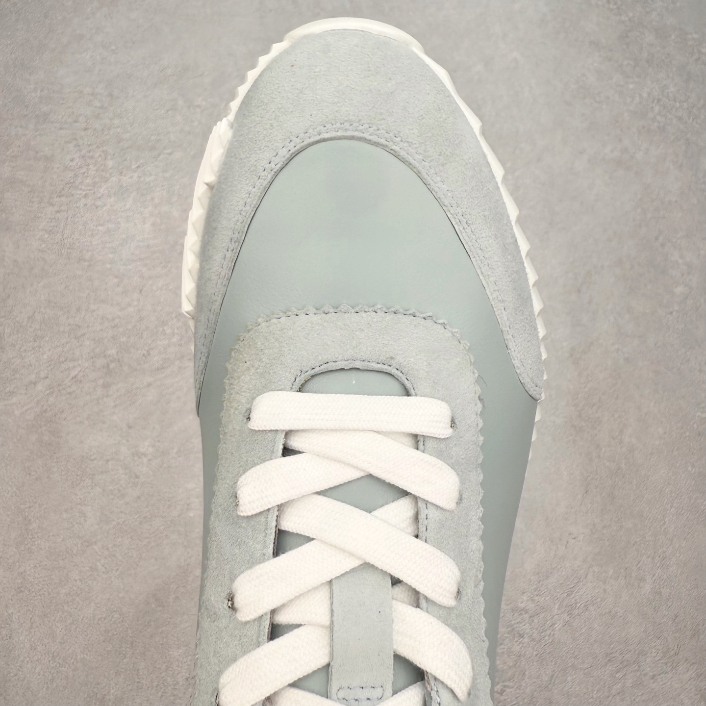 图片[4]-Hermes 爱马仕 Bouncing 老钱风 皮面款 低帮休闲鞋 海淘代购同渠道品质 高端零售 外贸充正专供 原版购入开发 ZP级全套包装 完美楦型 正确卡色 大底 质感媲美原版 细节与原版一致 请注意区分市面通货材 尺码：39 40 41 42 43 44 45-选品中心