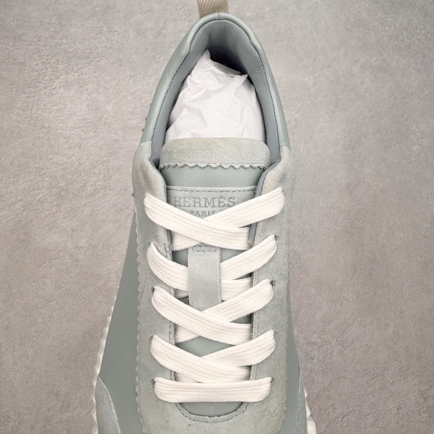 图片[5]-Hermes 爱马仕 Bouncing 老钱风 皮面款 低帮休闲鞋 海淘代购同渠道品质 高端零售 外贸充正专供 原版购入开发 ZP级全套包装 完美楦型 正确卡色 大底 质感媲美原版 细节与原版一致 请注意区分市面通货材 尺码：39 40 41 42 43 44 45-选品中心