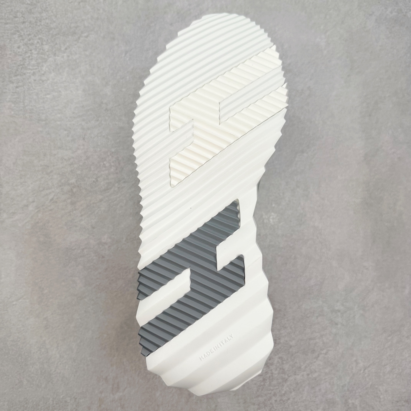 图片[9]-Hermes 爱马仕 Bouncing 老钱风 皮面款 低帮休闲鞋 海淘代购同渠道品质 高端零售 外贸充正专供 原版购入开发 ZP级全套包装 完美楦型 正确卡色 大底 质感媲美原版 细节与原版一致 请注意区分市面通货材 尺码：39 40 41 42 43 44 45-选品中心