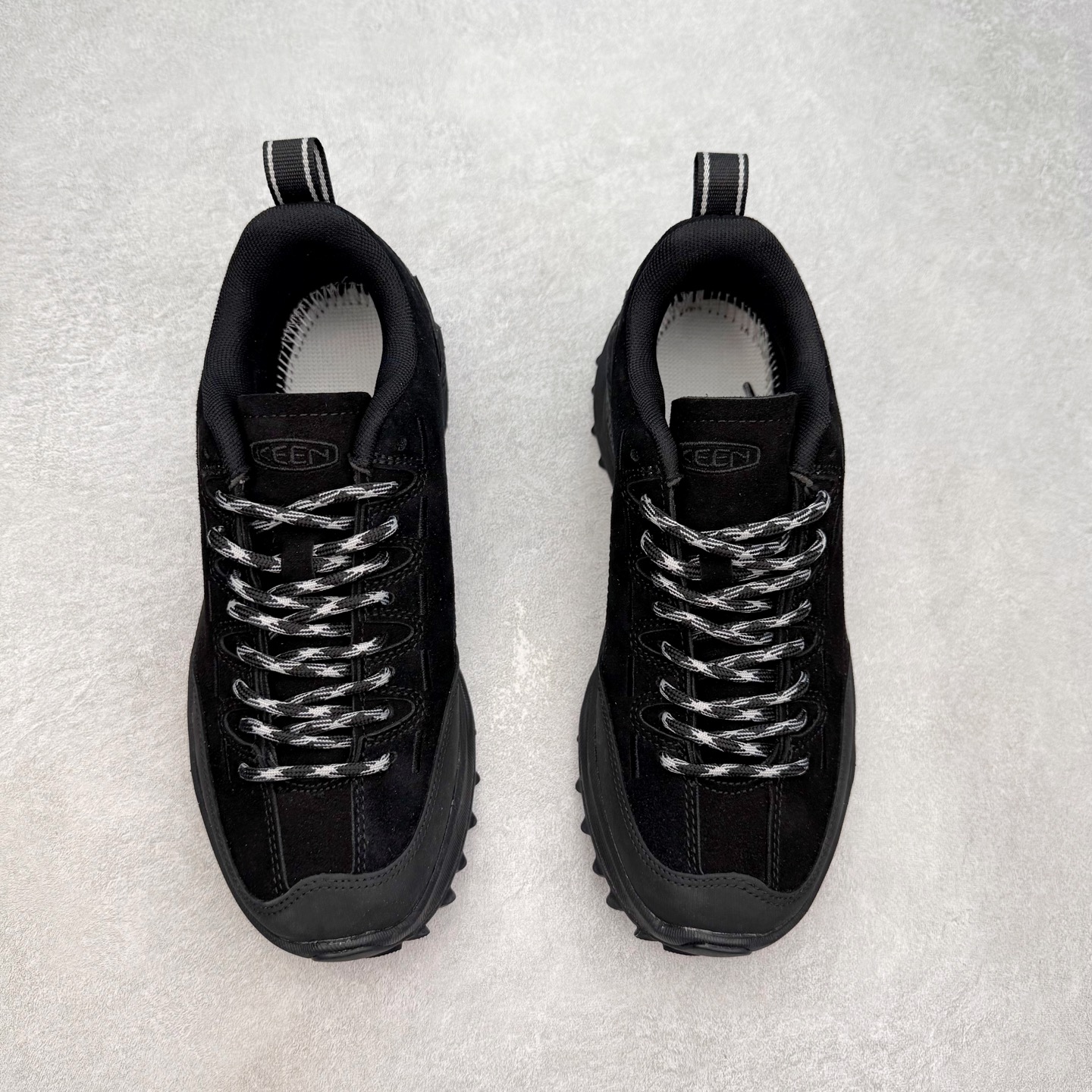 图片[2]-KEEN Jasper Zionic 科恩舒适轻盈耐磨低帮徒步鞋 KEEN诞生于2003年的美国人气户外品牌，以一双“保护脚趾”且能涉足水域的户外凉鞋NEWPORT诞生为契机，开启原创制鞋之路。KEEN相信，天空之下即是户外，因为户外不一定是极具挑战性的独自冒险，也可以是与朋友、家人和宠物一同分享外面的世界。同时，KEEN从诞生之初便始终贯彻环保制鞋的理念，不断创造出优秀的原创奇履。脚踏实地，致力向善。我们想和世界产生更多交集为世界减少更多负担，和你趣户外、趣做自己、趣环保让地球和生活都变得更美好。尺码：36 36.5 37.5 38 38.5 39 40 40.5 41 42 42.5 43 44 44.5 45-选品中心