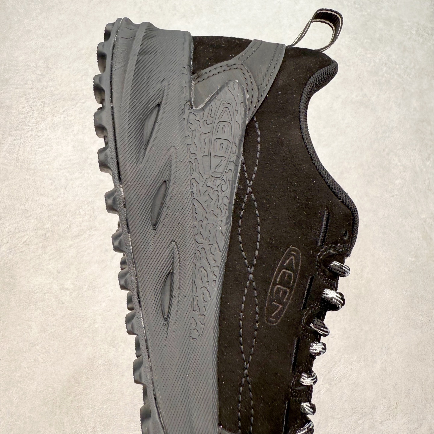 图片[6]-KEEN Jasper Zionic 科恩舒适轻盈耐磨低帮徒步鞋 KEEN诞生于2003年的美国人气户外品牌，以一双“保护脚趾”且能涉足水域的户外凉鞋NEWPORT诞生为契机，开启原创制鞋之路。KEEN相信，天空之下即是户外，因为户外不一定是极具挑战性的独自冒险，也可以是与朋友、家人和宠物一同分享外面的世界。同时，KEEN从诞生之初便始终贯彻环保制鞋的理念，不断创造出优秀的原创奇履。脚踏实地，致力向善。我们想和世界产生更多交集为世界减少更多负担，和你趣户外、趣做自己、趣环保让地球和生活都变得更美好。尺码：36 36.5 37.5 38 38.5 39 40 40.5 41 42 42.5 43 44 44.5 45-选品中心