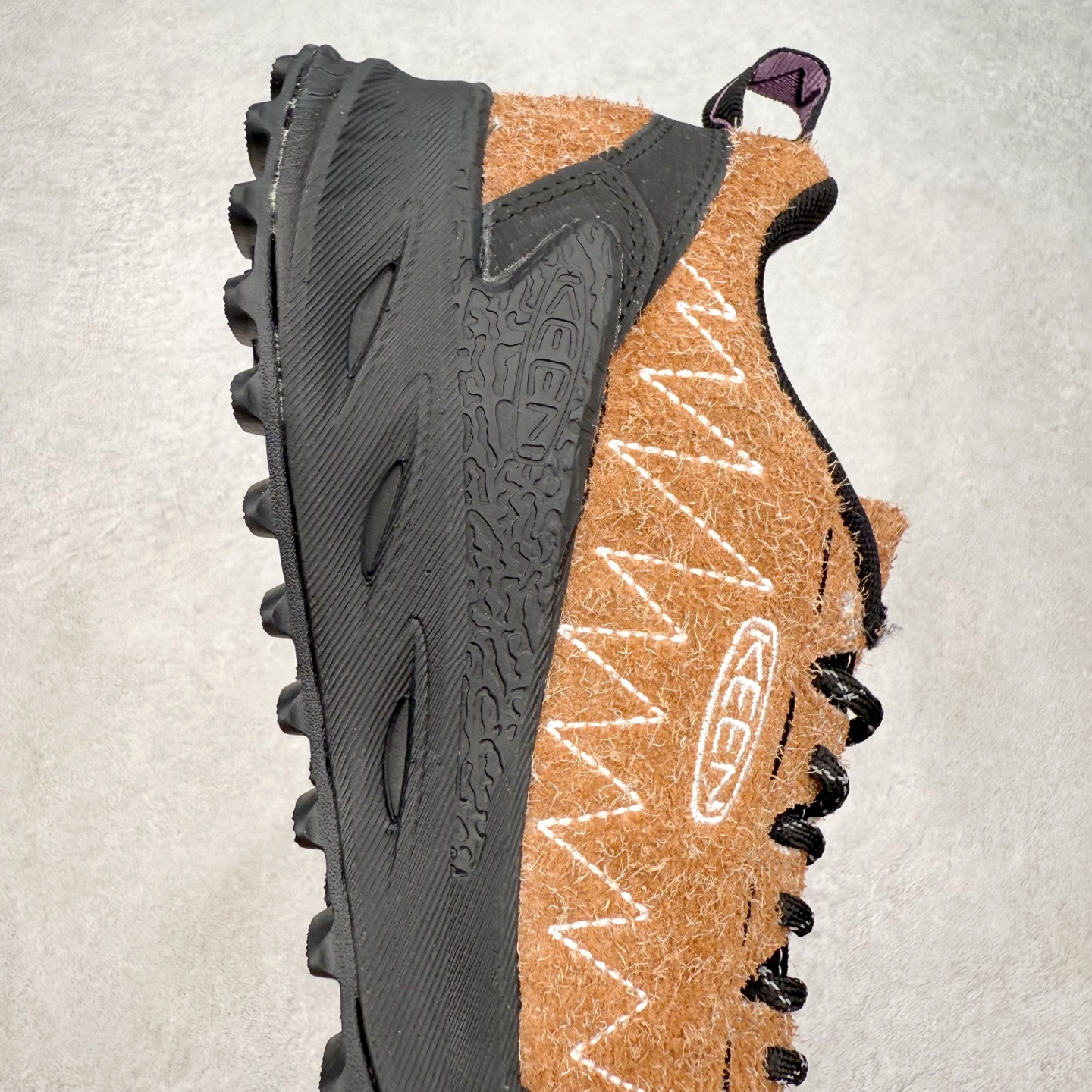 图片[6]-KEEN Jasper Zionic 科恩舒适轻盈耐磨低帮徒步鞋 KEEN诞生于2003年的美国人气户外品牌，以一双“保护脚趾”且能涉足水域的户外凉鞋NEWPORT诞生为契机，开启原创制鞋之路。KEEN相信，天空之下即是户外，因为户外不一定是极具挑战性的独自冒险，也可以是与朋友、家人和宠物一同分享外面的世界。同时，KEEN从诞生之初便始终贯彻环保制鞋的理念，不断创造出优秀的原创奇履。脚踏实地，致力向善。我们想和世界产生更多交集为世界减少更多负担，和你趣户外、趣做自己、趣环保让地球和生活都变得更美好。尺码：36 36.5 37.5 38 38.5 39 40 40.5 41 42 42.5 43 44 44.5 45-选品中心