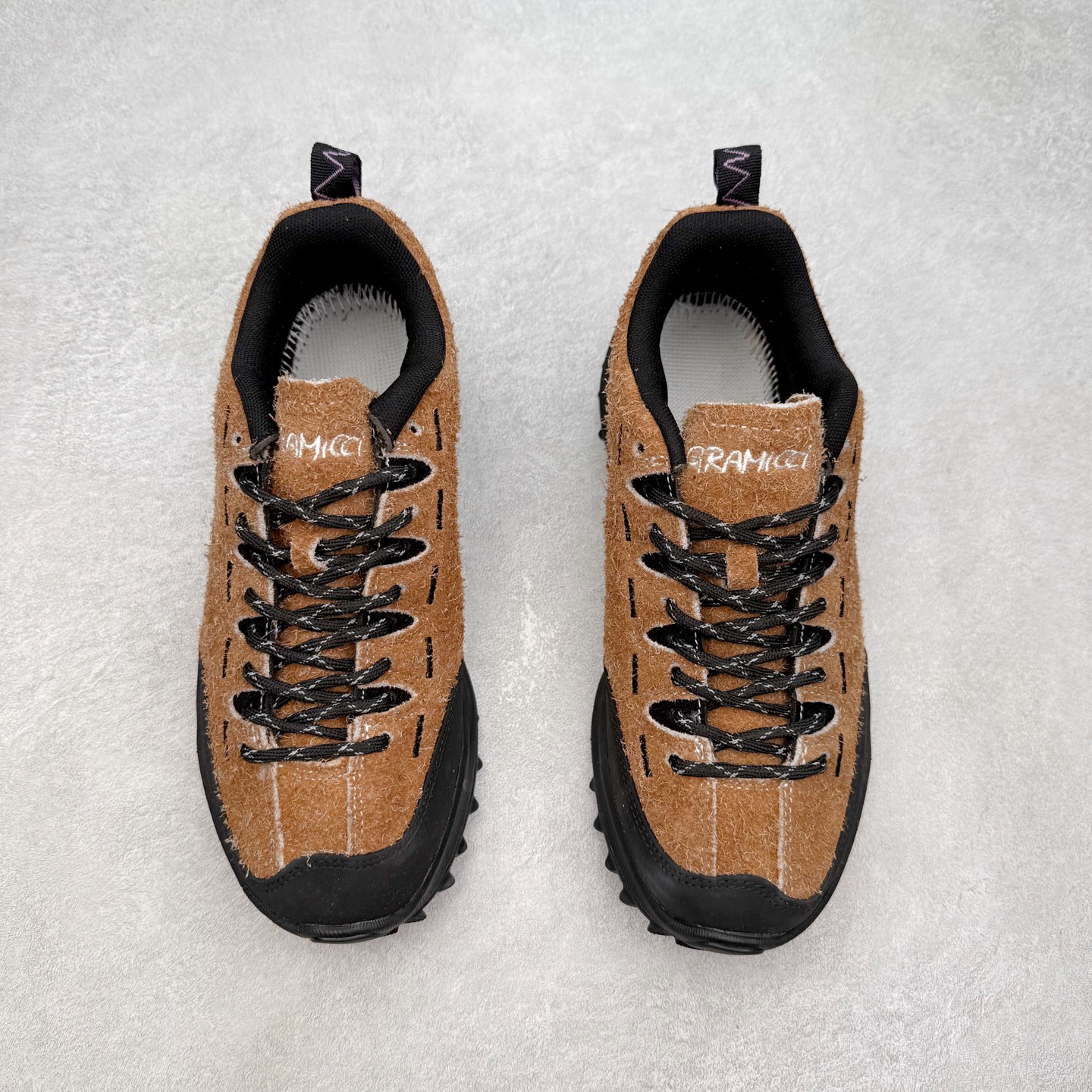 图片[2]-KEEN Jasper Zionic 科恩舒适轻盈耐磨低帮徒步鞋 KEEN诞生于2003年的美国人气户外品牌，以一双“保护脚趾”且能涉足水域的户外凉鞋NEWPORT诞生为契机，开启原创制鞋之路。KEEN相信，天空之下即是户外，因为户外不一定是极具挑战性的独自冒险，也可以是与朋友、家人和宠物一同分享外面的世界。同时，KEEN从诞生之初便始终贯彻环保制鞋的理念，不断创造出优秀的原创奇履。脚踏实地，致力向善。我们想和世界产生更多交集为世界减少更多负担，和你趣户外、趣做自己、趣环保让地球和生活都变得更美好。尺码：36 36.5 37.5 38 38.5 39 40 40.5 41 42 42.5 43 44 44.5 45-选品中心