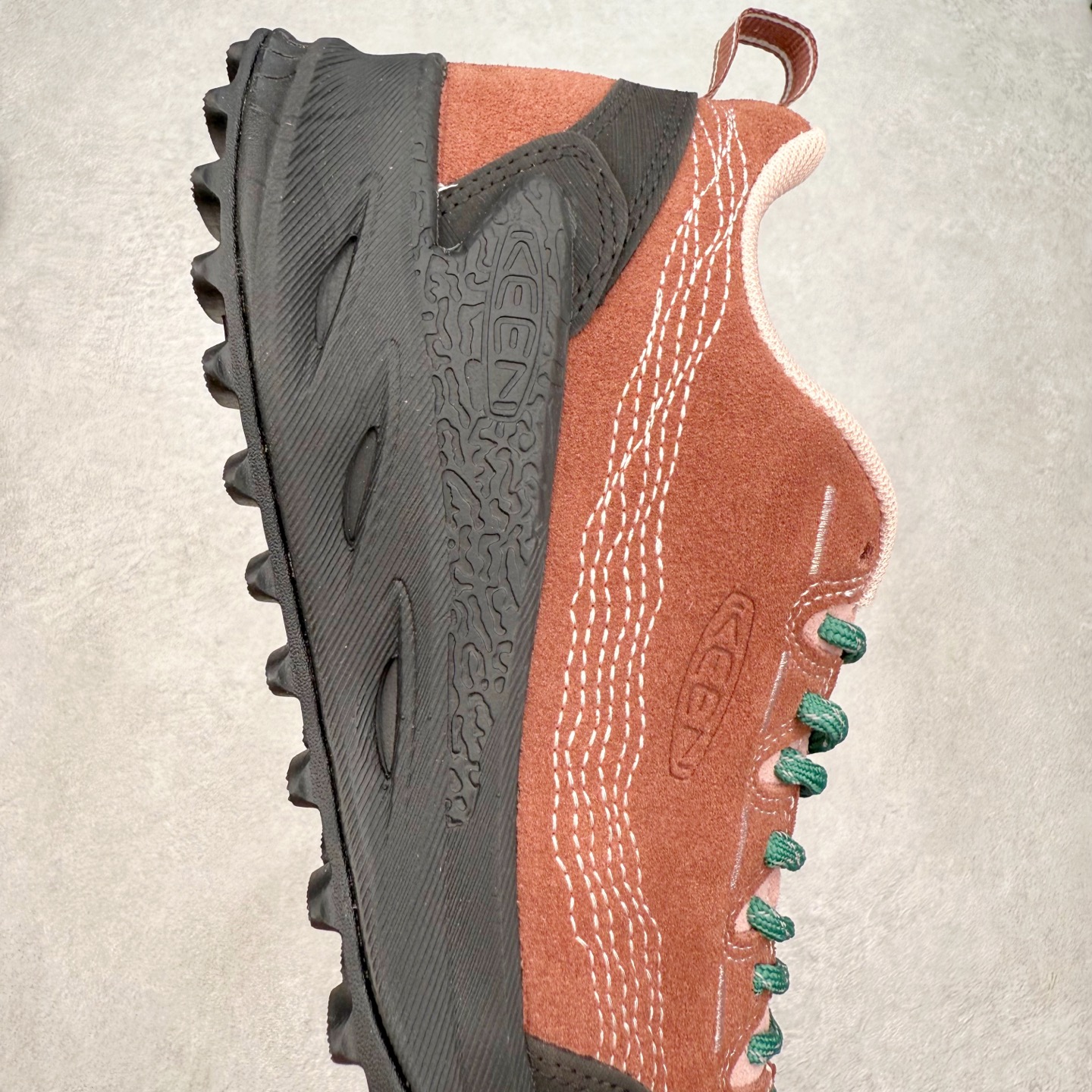 图片[6]-KEEN Jasper Zionic 科恩舒适轻盈耐磨低帮徒步鞋 KEEN诞生于2003年的美国人气户外品牌，以一双“保护脚趾”且能涉足水域的户外凉鞋NEWPORT诞生为契机，开启原创制鞋之路。KEEN相信，天空之下即是户外，因为户外不一定是极具挑战性的独自冒险，也可以是与朋友、家人和宠物一同分享外面的世界。同时，KEEN从诞生之初便始终贯彻环保制鞋的理念，不断创造出优秀的原创奇履。脚踏实地，致力向善。我们想和世界产生更多交集为世界减少更多负担，和你趣户外、趣做自己、趣环保让地球和生活都变得更美好。尺码：36 36.5 37.5 38 38.5 39 40 40.5 41 42 42.5 43 44 44.5 45-选品中心