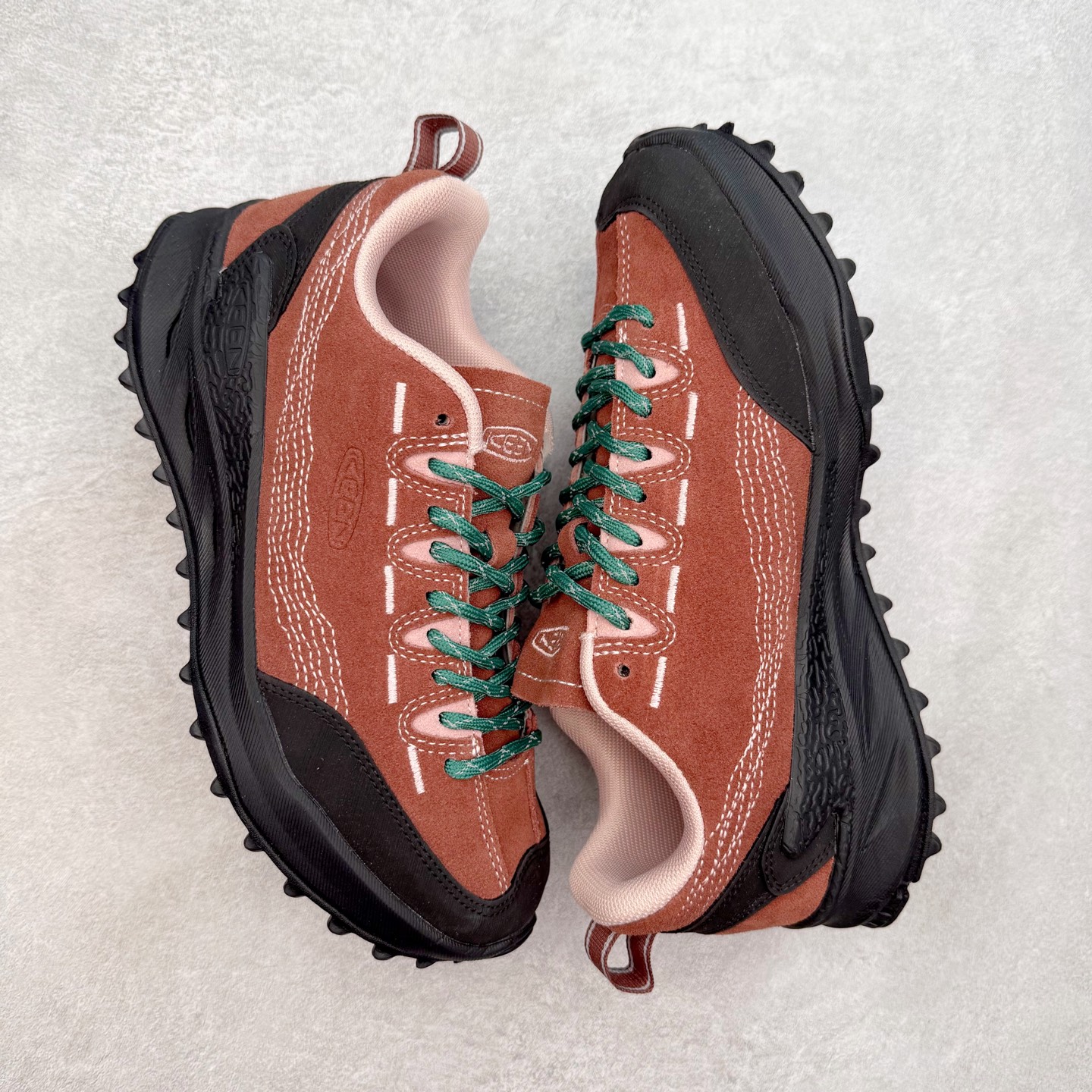 图片[3]-KEEN Jasper Zionic 科恩舒适轻盈耐磨低帮徒步鞋 KEEN诞生于2003年的美国人气户外品牌，以一双“保护脚趾”且能涉足水域的户外凉鞋NEWPORT诞生为契机，开启原创制鞋之路。KEEN相信，天空之下即是户外，因为户外不一定是极具挑战性的独自冒险，也可以是与朋友、家人和宠物一同分享外面的世界。同时，KEEN从诞生之初便始终贯彻环保制鞋的理念，不断创造出优秀的原创奇履。脚踏实地，致力向善。我们想和世界产生更多交集为世界减少更多负担，和你趣户外、趣做自己、趣环保让地球和生活都变得更美好。尺码：36 36.5 37.5 38 38.5 39 40 40.5 41 42 42.5 43 44 44.5 45-选品中心