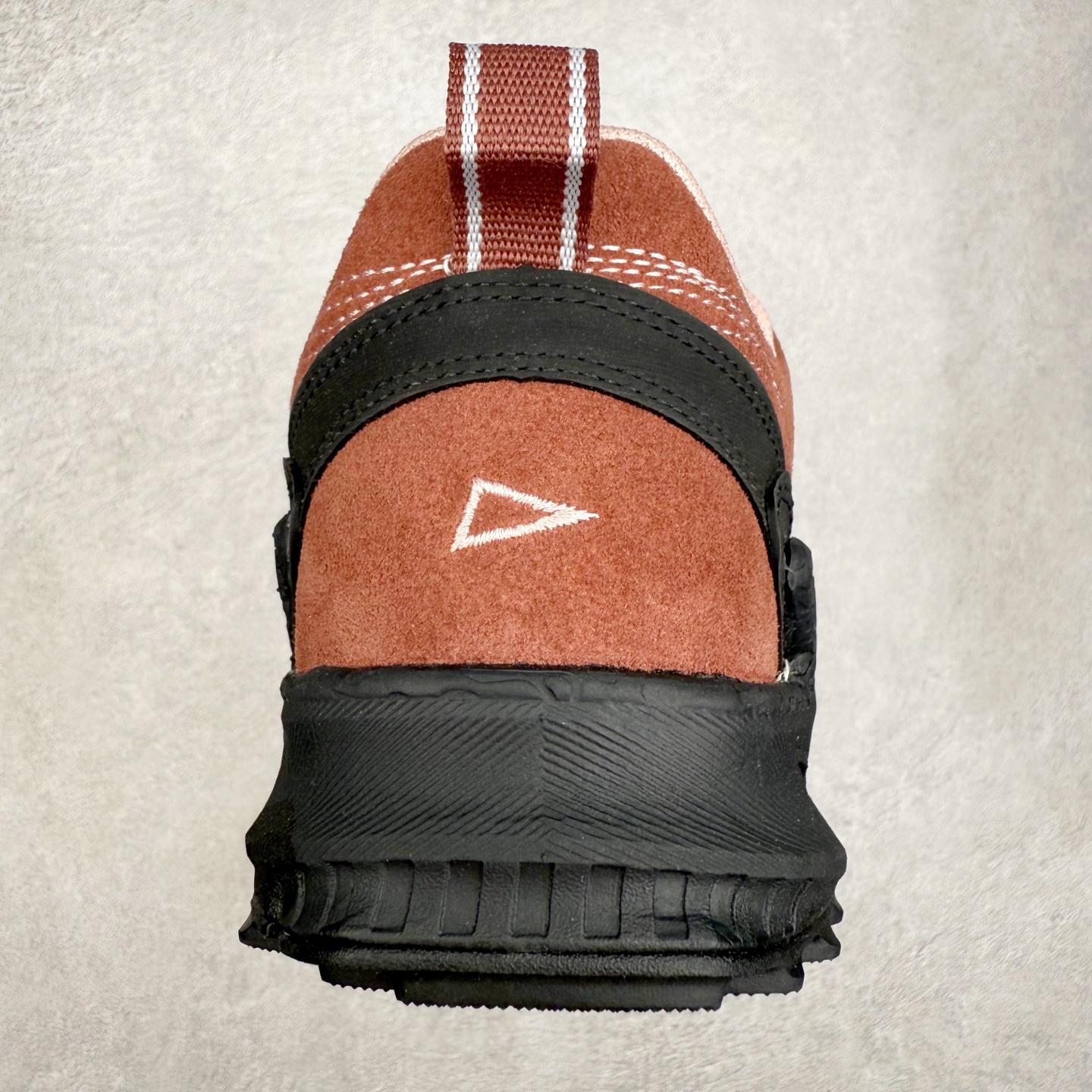 图片[8]-KEEN Jasper Zionic 科恩舒适轻盈耐磨低帮徒步鞋 KEEN诞生于2003年的美国人气户外品牌，以一双“保护脚趾”且能涉足水域的户外凉鞋NEWPORT诞生为契机，开启原创制鞋之路。KEEN相信，天空之下即是户外，因为户外不一定是极具挑战性的独自冒险，也可以是与朋友、家人和宠物一同分享外面的世界。同时，KEEN从诞生之初便始终贯彻环保制鞋的理念，不断创造出优秀的原创奇履。脚踏实地，致力向善。我们想和世界产生更多交集为世界减少更多负担，和你趣户外、趣做自己、趣环保让地球和生活都变得更美好。尺码：36 36.5 37.5 38 38.5 39 40 40.5 41 42 42.5 43 44 44.5 45-选品中心