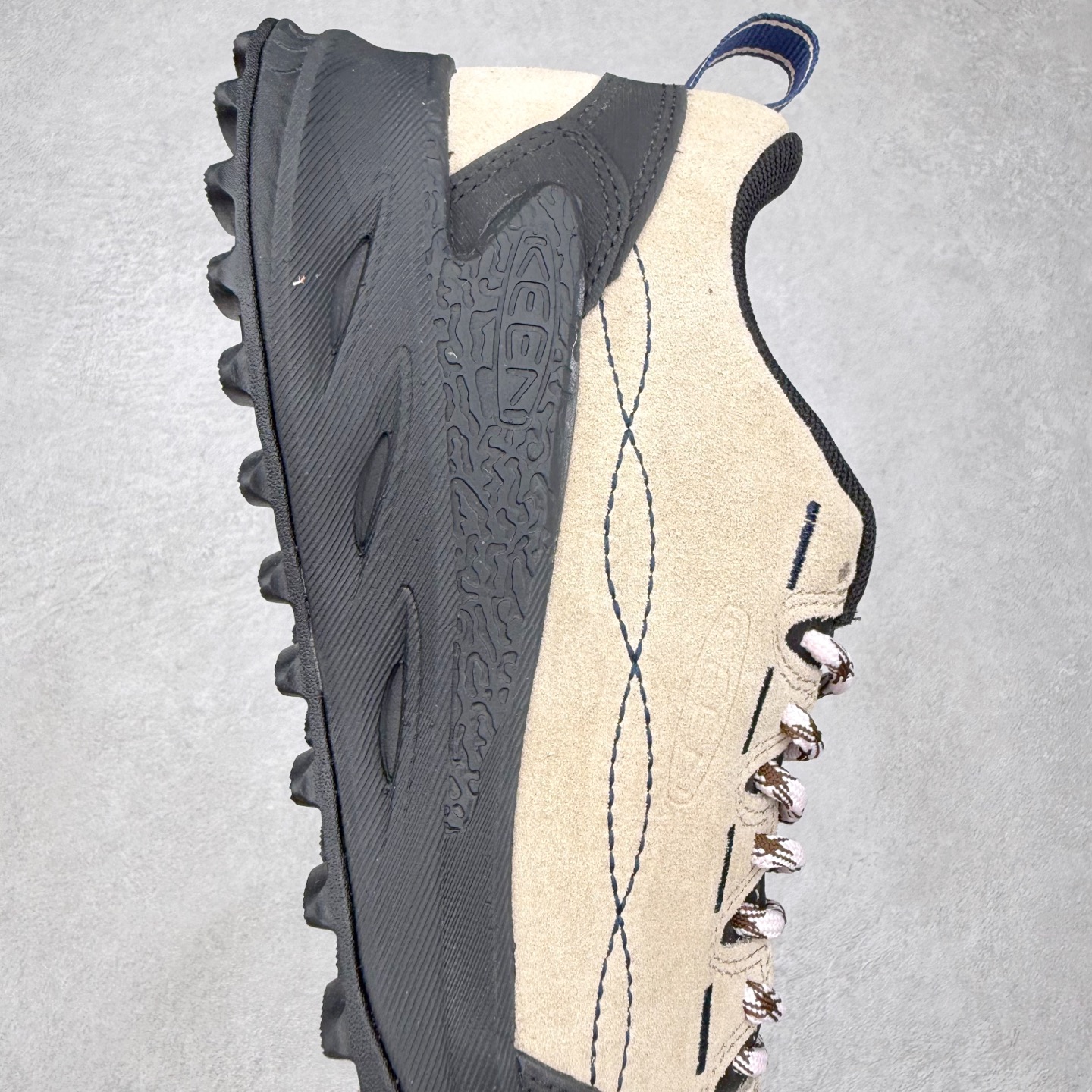 图片[6]-KEEN Jasper Zionic 科恩舒适轻盈耐磨低帮徒步鞋 KEEN诞生于2003年的美国人气户外品牌，以一双“保护脚趾”且能涉足水域的户外凉鞋NEWPORT诞生为契机，开启原创制鞋之路。KEEN相信，天空之下即是户外，因为户外不一定是极具挑战性的独自冒险，也可以是与朋友、家人和宠物一同分享外面的世界。同时，KEEN从诞生之初便始终贯彻环保制鞋的理念，不断创造出优秀的原创奇履。脚踏实地，致力向善。我们想和世界产生更多交集为世界减少更多负担，和你趣户外、趣做自己、趣环保让地球和生活都变得更美好。尺码：36 36.5 37.5 38 38.5 39 40 40.5 41 42 42.5 43 44 44.5 45-选品中心