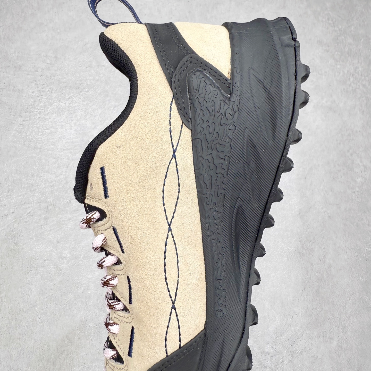 图片[7]-KEEN Jasper Zionic 科恩舒适轻盈耐磨低帮徒步鞋 KEEN诞生于2003年的美国人气户外品牌，以一双“保护脚趾”且能涉足水域的户外凉鞋NEWPORT诞生为契机，开启原创制鞋之路。KEEN相信，天空之下即是户外，因为户外不一定是极具挑战性的独自冒险，也可以是与朋友、家人和宠物一同分享外面的世界。同时，KEEN从诞生之初便始终贯彻环保制鞋的理念，不断创造出优秀的原创奇履。脚踏实地，致力向善。我们想和世界产生更多交集为世界减少更多负担，和你趣户外、趣做自己、趣环保让地球和生活都变得更美好。尺码：36 36.5 37.5 38 38.5 39 40 40.5 41 42 42.5 43 44 44.5 45-选品中心