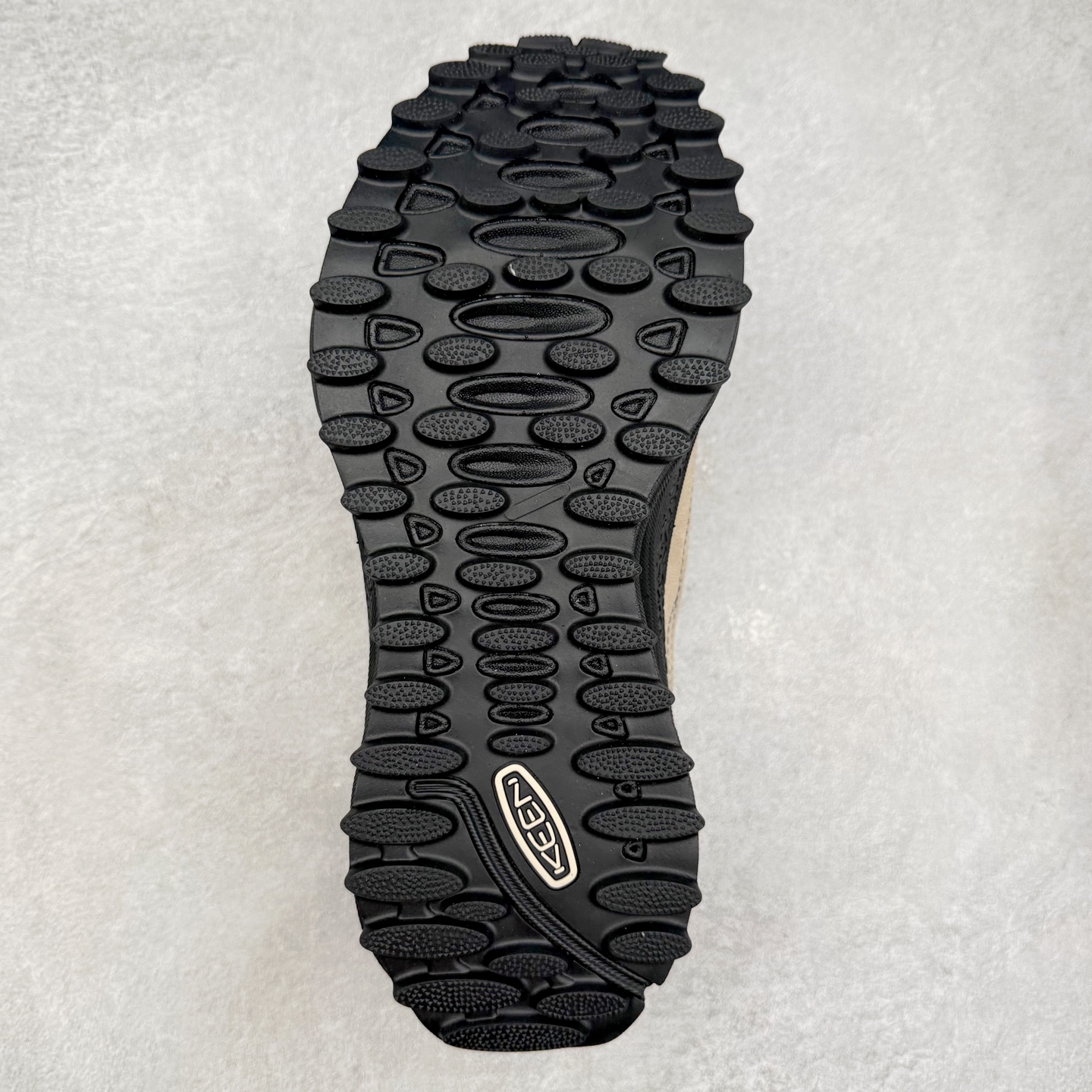 图片[9]-KEEN Jasper Zionic 科恩舒适轻盈耐磨低帮徒步鞋 KEEN诞生于2003年的美国人气户外品牌，以一双“保护脚趾”且能涉足水域的户外凉鞋NEWPORT诞生为契机，开启原创制鞋之路。KEEN相信，天空之下即是户外，因为户外不一定是极具挑战性的独自冒险，也可以是与朋友、家人和宠物一同分享外面的世界。同时，KEEN从诞生之初便始终贯彻环保制鞋的理念，不断创造出优秀的原创奇履。脚踏实地，致力向善。我们想和世界产生更多交集为世界减少更多负担，和你趣户外、趣做自己、趣环保让地球和生活都变得更美好。尺码：36 36.5 37.5 38 38.5 39 40 40.5 41 42 42.5 43 44 44.5 45-选品中心