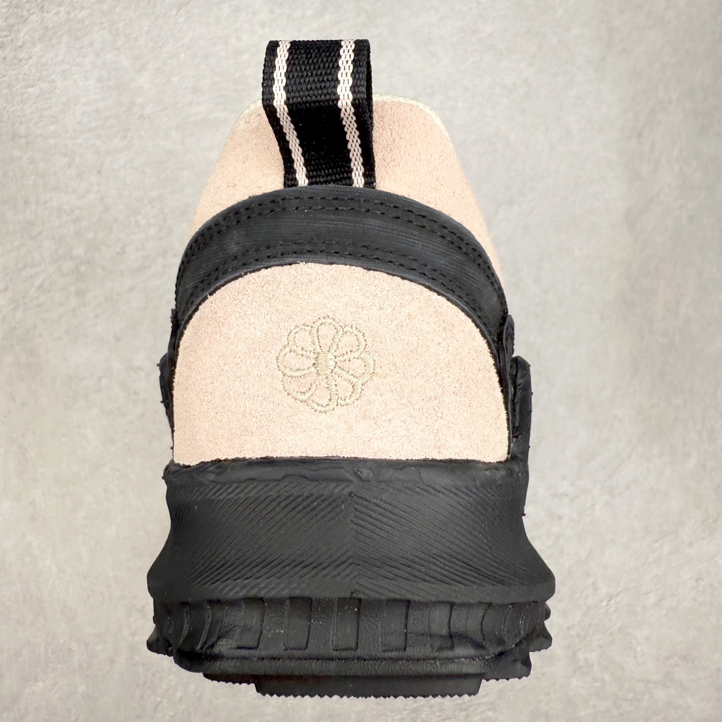 图片[8]-KEEN Jasper Zionic 科恩舒适轻盈耐磨低帮徒步鞋 KEEN诞生于2003年的美国人气户外品牌，以一双“保护脚趾”且能涉足水域的户外凉鞋NEWPORT诞生为契机，开启原创制鞋之路。KEEN相信，天空之下即是户外，因为户外不一定是极具挑战性的独自冒险，也可以是与朋友、家人和宠物一同分享外面的世界。同时，KEEN从诞生之初便始终贯彻环保制鞋的理念，不断创造出优秀的原创奇履。脚踏实地，致力向善。我们想和世界产生更多交集为世界减少更多负担，和你趣户外、趣做自己、趣环保让地球和生活都变得更美好。尺码：36 36.5 37.5 38 38.5 39 40 40.5 41 42 42.5 43 44 44.5 45-选品中心