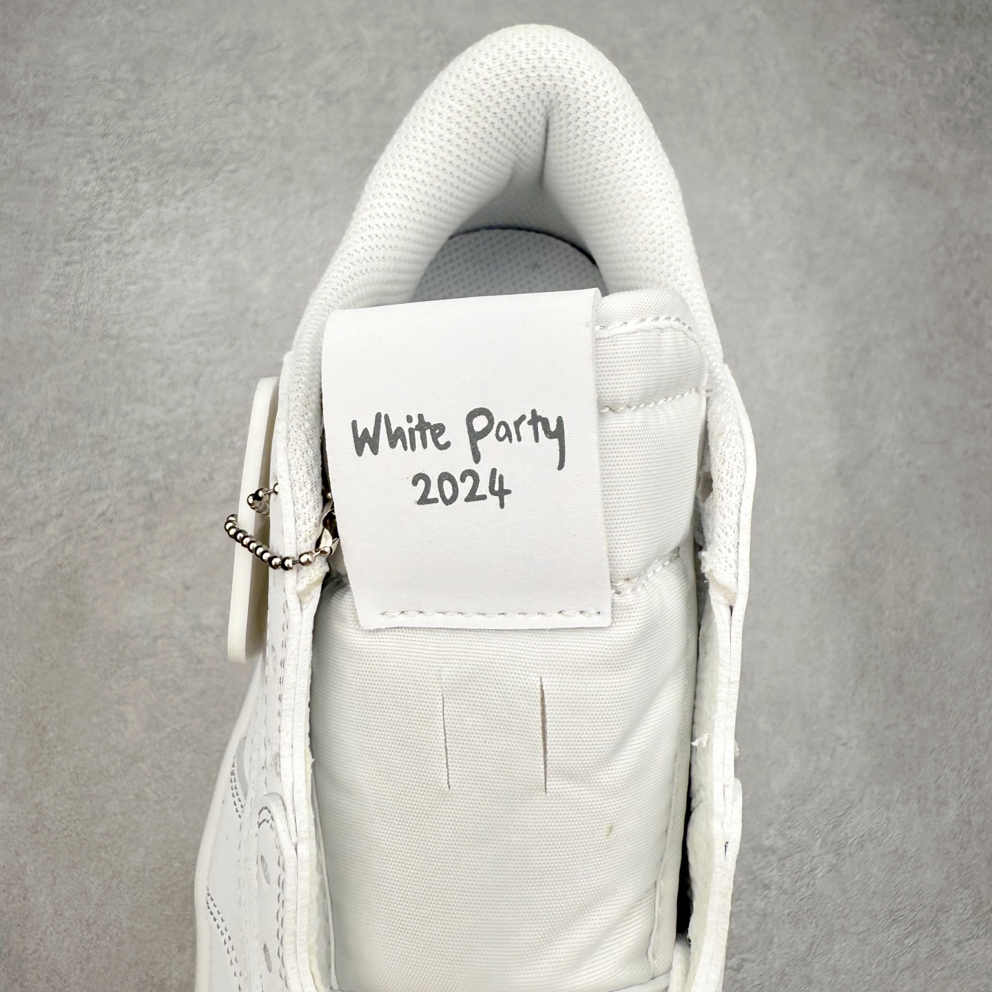 图片[5]-＃福利特价 Travis Scott x Air Jordan AJ1 Low OG SP TS联名倒钩低帮 外贸特供批次 全套原纸板楦头开发 确保原汁原味 完美呈现一代版型 一比一鞋头弧度高度鞋身弧度 此版本只针对中端市场 细节品控鞋型随意秒杀市面同价位 鞋型完美 不臃肿别扭 头层皮料加持 用料绝不含糊 进口玻璃冲刀皮料裁剪零毛边 电脑针车工艺 超高鞋面清洁度 最高QC检验标准 控制溢胶瑕疵 原盒原配 飞翼3D高频深度立体 工艺方面大到整体鞋型 漏斗收腰 底线拉帮 LOGO立体程度 小到针眼排布 载片对称 冲孔效果 鞋标规范 鞋垫背胶等等 无一不是口碑收割 每双都是一个回头客 尺码：36 36.5 37.5 38 38.5 39 40 40.5 41 42 42.5 43 44 44.5 45-选品中心