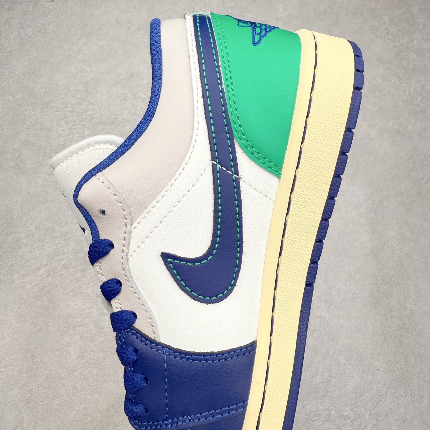 图片[7]-＃DT纯原 Air Jordan AJ1 Low 低帮 553558-147 终端优势供应 市面中低帮最具代表性版本没有之一 口碑大厂出品 品控大底版型不断改良更新 全套原纸板楦头开发 确保原汁原味 完美呈现版型 完美零毛边处理 原厂内置全掌气垫 价格定位良心 平台专用代工流水线出品 一眼公司既视感 拿到手的一瞬间就与众不同 碾压市面所有版本 全部原鞋开发 每一个配色都会采购原鞋确认细节 打破市面看图做货无好货之说 尺码：35.5 36 36.5 37.5 38 38.5 39 40 40.5 41 42 42.5 43 44 44.5 45 46-选品中心