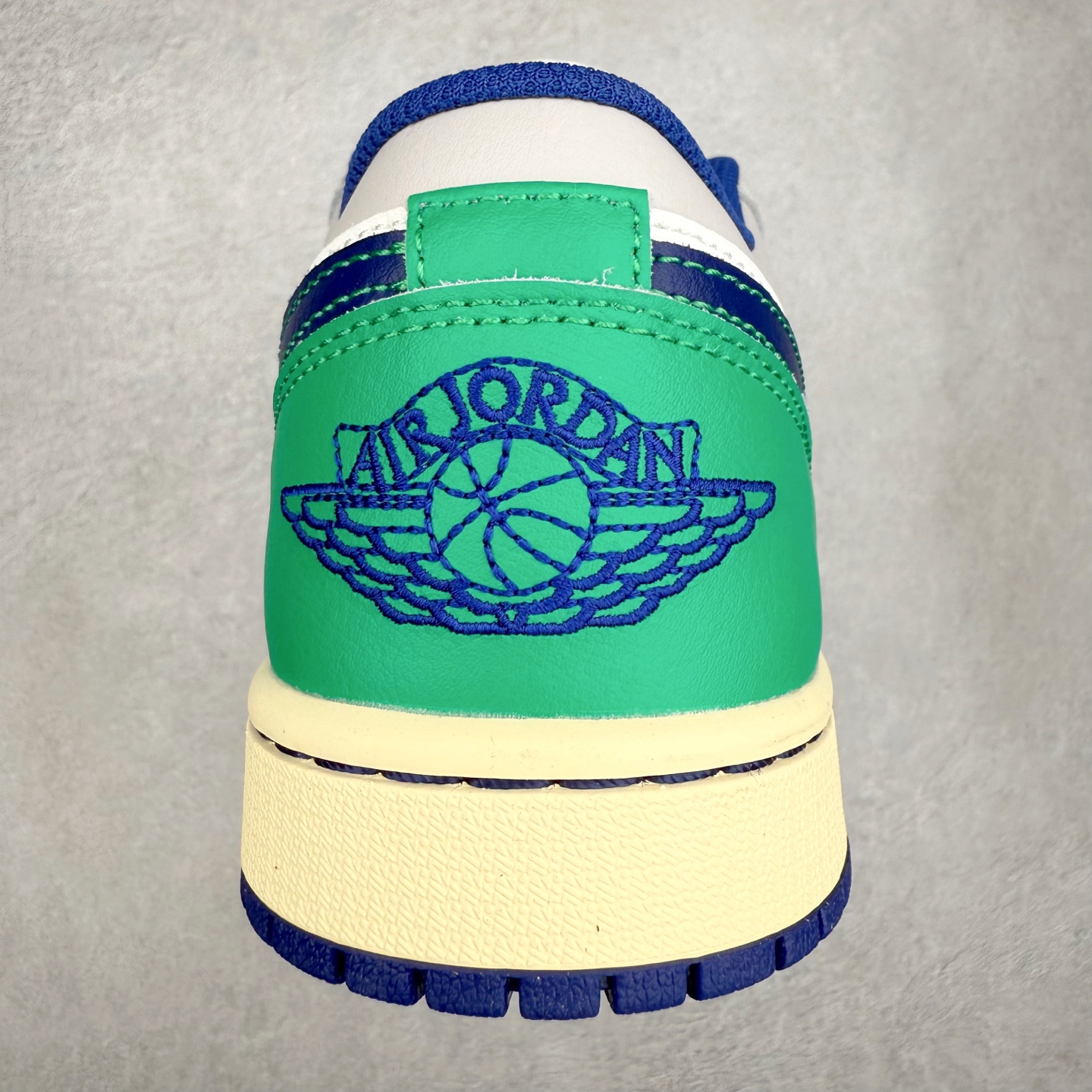 图片[8]-＃DT纯原 Air Jordan AJ1 Low 低帮 553558-147 终端优势供应 市面中低帮最具代表性版本没有之一 口碑大厂出品 品控大底版型不断改良更新 全套原纸板楦头开发 确保原汁原味 完美呈现版型 完美零毛边处理 原厂内置全掌气垫 价格定位良心 平台专用代工流水线出品 一眼公司既视感 拿到手的一瞬间就与众不同 碾压市面所有版本 全部原鞋开发 每一个配色都会采购原鞋确认细节 打破市面看图做货无好货之说 尺码：35.5 36 36.5 37.5 38 38.5 39 40 40.5 41 42 42.5 43 44 44.5 45 46-选品中心