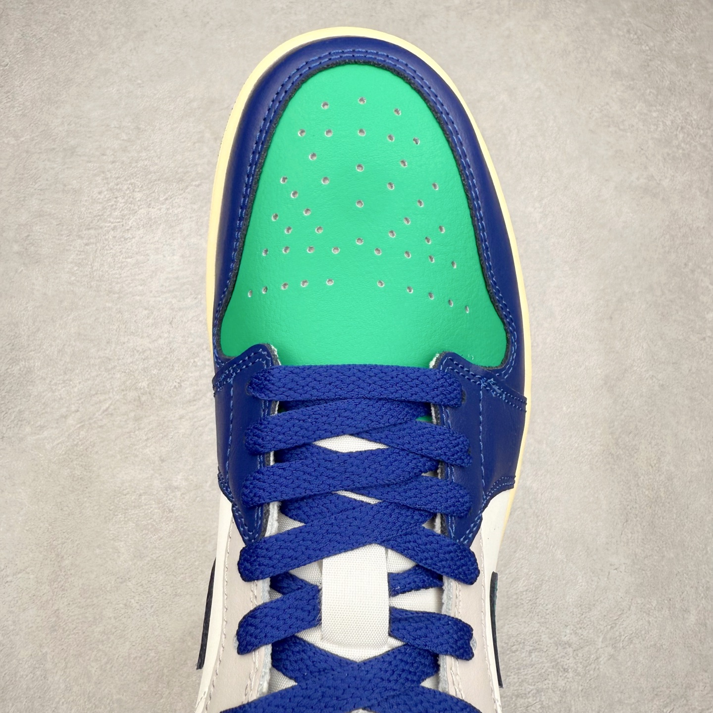 图片[4]-＃DT纯原 Air Jordan AJ1 Low 低帮 553558-147 终端优势供应 市面中低帮最具代表性版本没有之一 口碑大厂出品 品控大底版型不断改良更新 全套原纸板楦头开发 确保原汁原味 完美呈现版型 完美零毛边处理 原厂内置全掌气垫 价格定位良心 平台专用代工流水线出品 一眼公司既视感 拿到手的一瞬间就与众不同 碾压市面所有版本 全部原鞋开发 每一个配色都会采购原鞋确认细节 打破市面看图做货无好货之说 尺码：35.5 36 36.5 37.5 38 38.5 39 40 40.5 41 42 42.5 43 44 44.5 45 46-选品中心