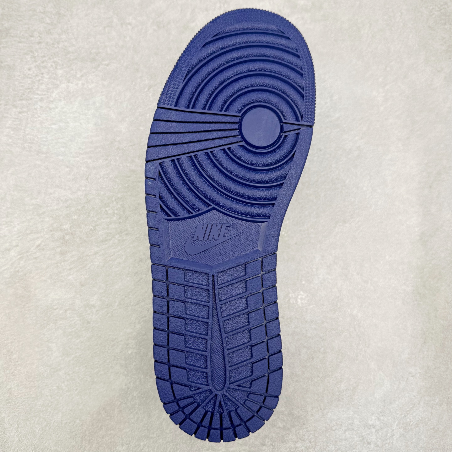 图片[9]-＃DT纯原 Air Jordan AJ1 Low 低帮 553558-147 终端优势供应 市面中低帮最具代表性版本没有之一 口碑大厂出品 品控大底版型不断改良更新 全套原纸板楦头开发 确保原汁原味 完美呈现版型 完美零毛边处理 原厂内置全掌气垫 价格定位良心 平台专用代工流水线出品 一眼公司既视感 拿到手的一瞬间就与众不同 碾压市面所有版本 全部原鞋开发 每一个配色都会采购原鞋确认细节 打破市面看图做货无好货之说 尺码：35.5 36 36.5 37.5 38 38.5 39 40 40.5 41 42 42.5 43 44 44.5 45 46-选品中心