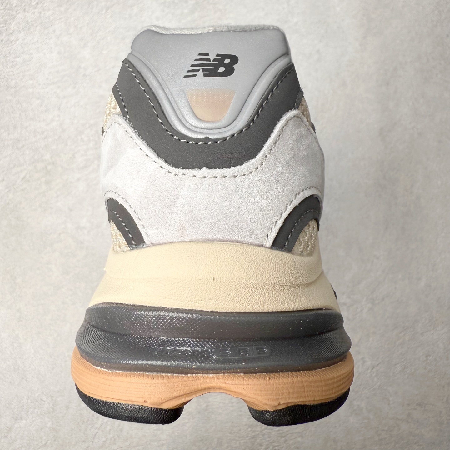 图片[8]-New Balance NB2010系列新百伦经典复古休闲运动板鞋 以ENCAP中底配以升级版 N-ERGY缓震物料 鞋面则采用特色的柔软麂皮搭以NewBalance经典的尼龙网布 低调中还原跑鞋本真 更年轻化的设计理念与材质 让新世代青年得以用全新视角体验经典鞋款的传奇魅力尺码：36 37 37.5 38 38.5 39.5 40 40.5 41.5 42 42.5 43 44 45-选品中心