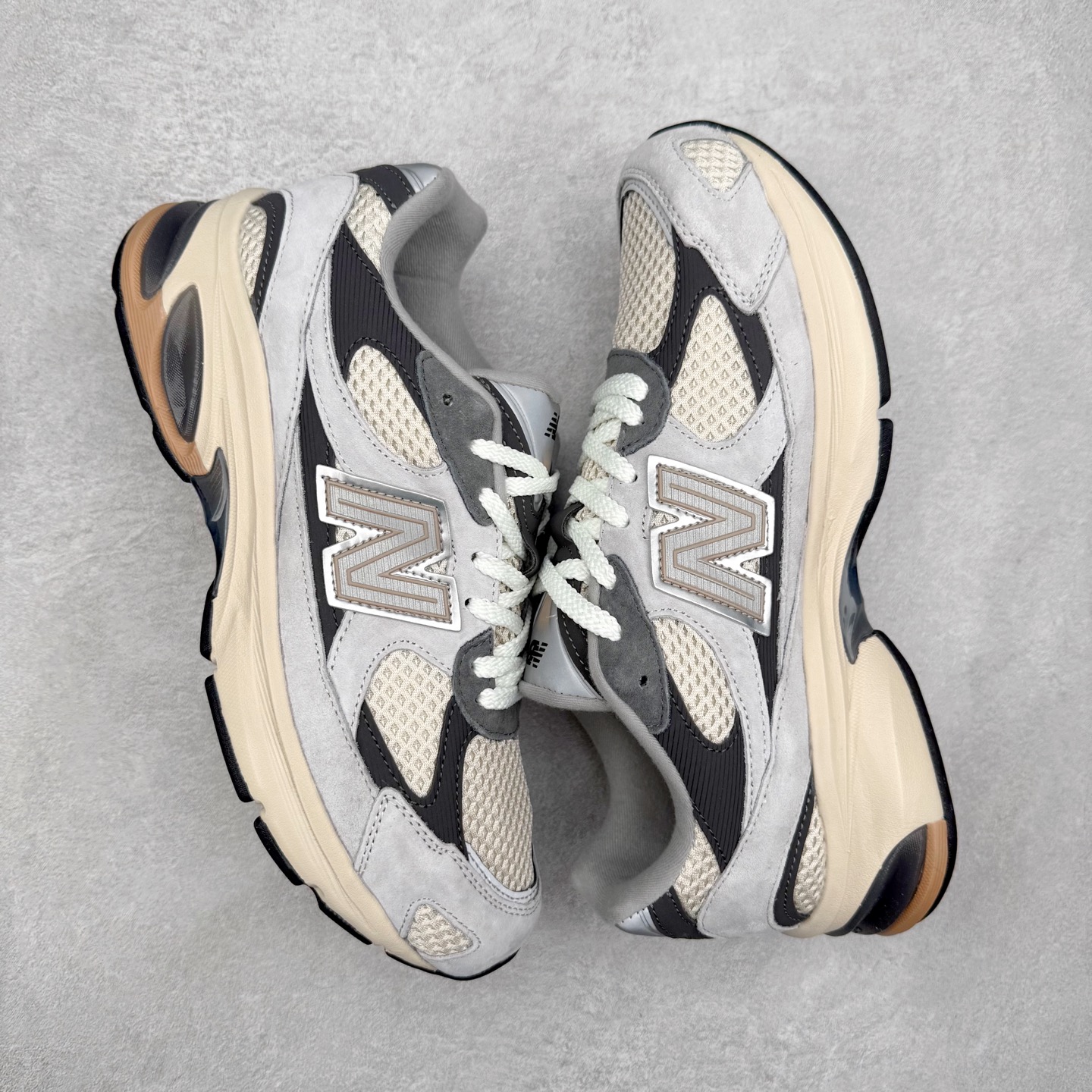 图片[3]-New Balance NB2010系列新百伦经典复古休闲运动板鞋 以ENCAP中底配以升级版 N-ERGY缓震物料 鞋面则采用特色的柔软麂皮搭以NewBalance经典的尼龙网布 低调中还原跑鞋本真 更年轻化的设计理念与材质 让新世代青年得以用全新视角体验经典鞋款的传奇魅力尺码：36 37 37.5 38 38.5 39.5 40 40.5 41.5 42 42.5 43 44 45-选品中心