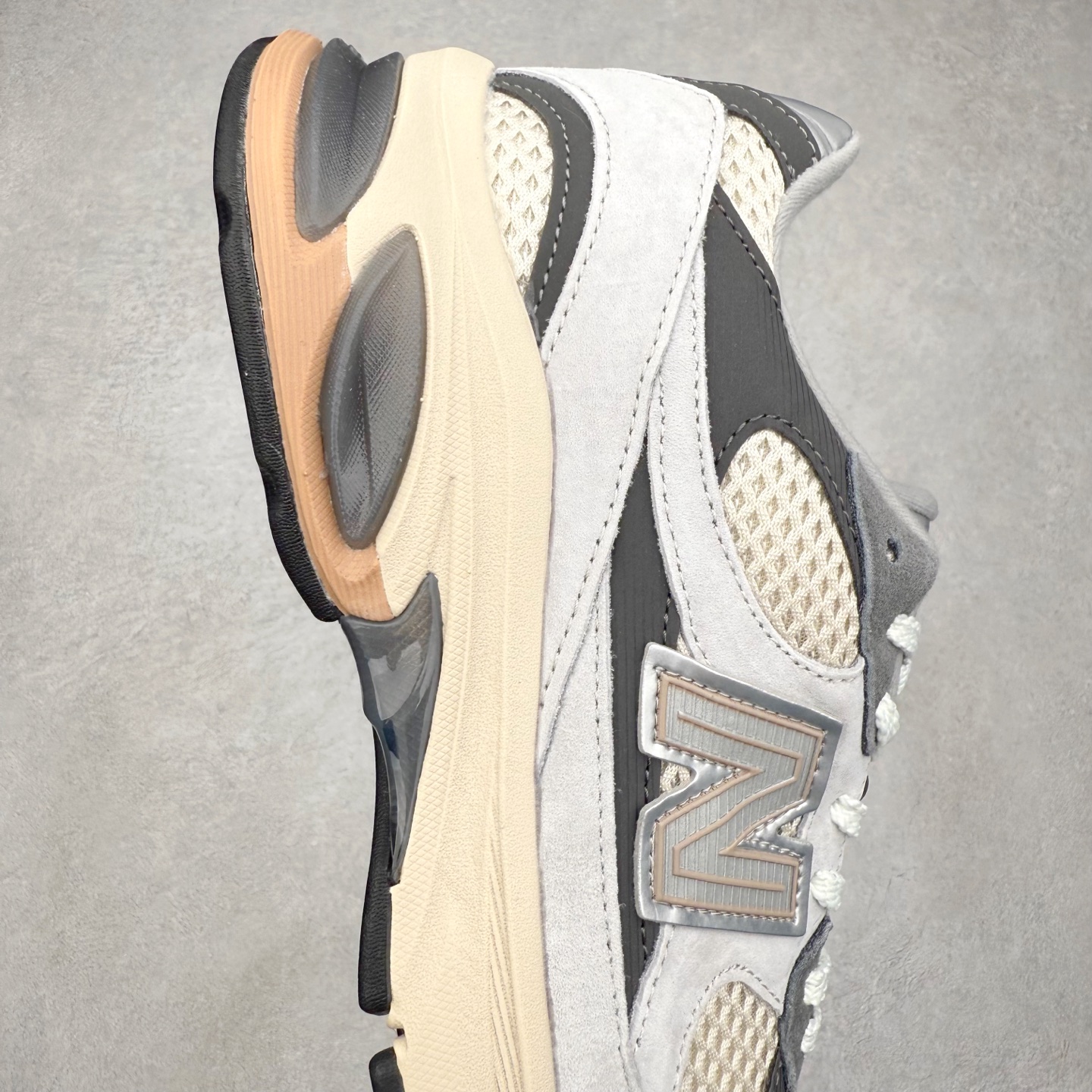 图片[6]-New Balance NB2010系列新百伦经典复古休闲运动板鞋 以ENCAP中底配以升级版 N-ERGY缓震物料 鞋面则采用特色的柔软麂皮搭以NewBalance经典的尼龙网布 低调中还原跑鞋本真 更年轻化的设计理念与材质 让新世代青年得以用全新视角体验经典鞋款的传奇魅力尺码：36 37 37.5 38 38.5 39.5 40 40.5 41.5 42 42.5 43 44 45-选品中心