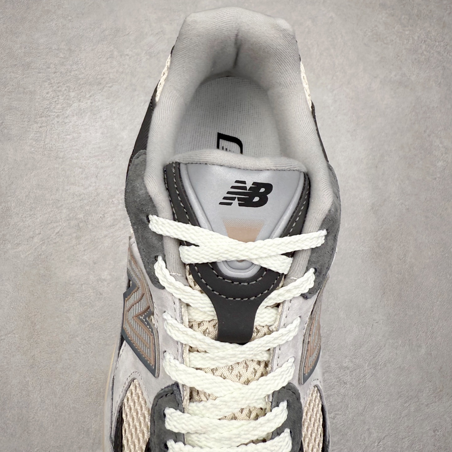 图片[5]-New Balance NB2010系列新百伦经典复古休闲运动板鞋 以ENCAP中底配以升级版 N-ERGY缓震物料 鞋面则采用特色的柔软麂皮搭以NewBalance经典的尼龙网布 低调中还原跑鞋本真 更年轻化的设计理念与材质 让新世代青年得以用全新视角体验经典鞋款的传奇魅力尺码：36 37 37.5 38 38.5 39.5 40 40.5 41.5 42 42.5 43 44 45-选品中心