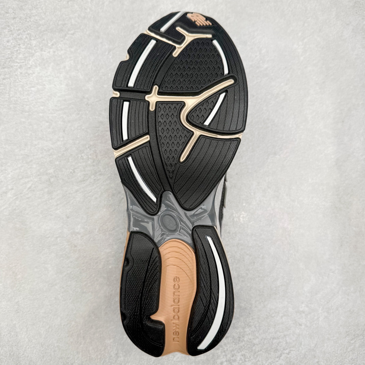 图片[9]-New Balance NB2010系列新百伦经典复古休闲运动板鞋 以ENCAP中底配以升级版 N-ERGY缓震物料 鞋面则采用特色的柔软麂皮搭以NewBalance经典的尼龙网布 低调中还原跑鞋本真 更年轻化的设计理念与材质 让新世代青年得以用全新视角体验经典鞋款的传奇魅力尺码：36 37 37.5 38 38.5 39.5 40 40.5 41.5 42 42.5 43 44 45-选品中心