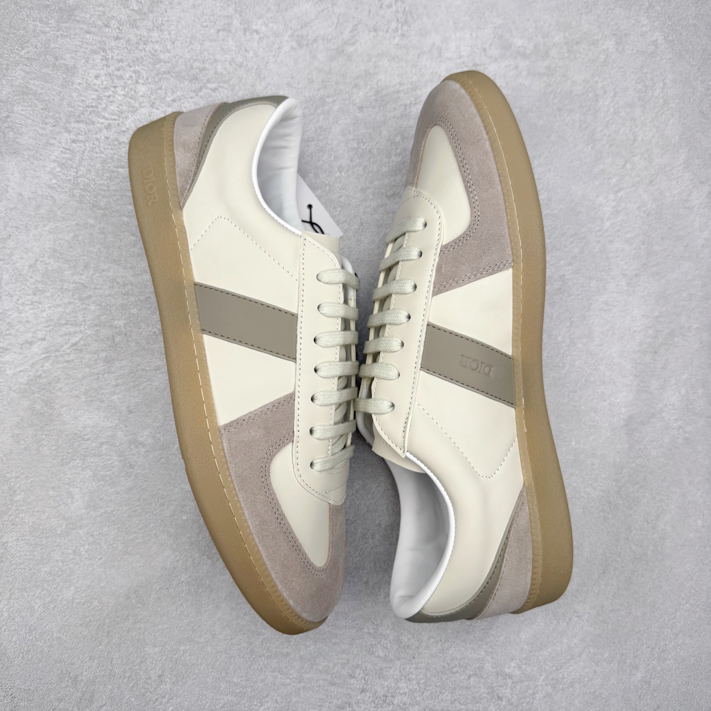 图片[3]-DIOR B01 迪奥牛皮革绒面圆头系带低帮板鞋 实拍调校N版已经零色差零失真 百分百还原实物色彩所见即所得 不存在货不对板色差等低级问题 选购参考实物拍摄 不混卖不参货 只用心做好货严格选品 承诺混一赔十 尺码：36 36.5 37.5 38 38.5 39 40 40.5 41 42 42.5 43 44 44.5 45-选品中心