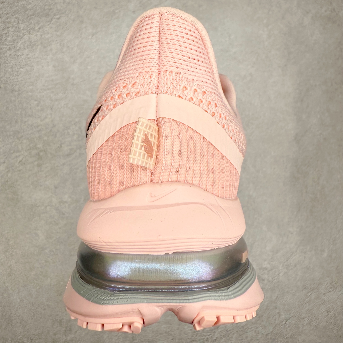 图片[8]-＃纯原 NK Pegasus Premium 飞马全掌气垫跑步运动鞋 HQ2593-601 气垫的究极进化 NIKE 2025S 新王炸 • 在特有Air科技加持下，耐克带来全新Pegasus Premium。这款跑鞋在传承耐克飞马（Pegasus）系列标志性的缓震功能的同时，将首次搭载耐克的塑型可视化Air Zoom气垫单元。• 塑型Air Zoom气垫单元贴合脚部的自然轮廓，帮助跑者在从后跟到脚趾的过渡中能够有效传递力量，带来一种前所未有的轻盈、顺畅回馈体验。中底采用ZoomX泡绵，后跟则使用ReactX泡绵，为跑者提供稳定流畅的推进感。• 塑型可视化Air Zoom气垫单元和精心配置的泡绵组合，让Pegasus Premium成为耐克飞马系列中颇具能量回馈的鞋款。• 全新Pegasus Premium不仅展示了耐克势头强劲的创新周期，证明了其特有的Air科技的强大实力，更体现了耐克倾听和服务运动员的能力。尺码：36 36.5 37.5 38 38.5 39 40 40.5 41 42 42.5 43 44 44.5 45-选品中心