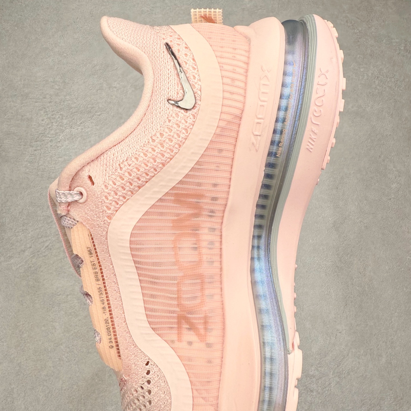 图片[7]-＃纯原 NK Pegasus Premium 飞马全掌气垫跑步运动鞋 HQ2593-601 气垫的究极进化 NIKE 2025S 新王炸 • 在特有Air科技加持下，耐克带来全新Pegasus Premium。这款跑鞋在传承耐克飞马（Pegasus）系列标志性的缓震功能的同时，将首次搭载耐克的塑型可视化Air Zoom气垫单元。• 塑型Air Zoom气垫单元贴合脚部的自然轮廓，帮助跑者在从后跟到脚趾的过渡中能够有效传递力量，带来一种前所未有的轻盈、顺畅回馈体验。中底采用ZoomX泡绵，后跟则使用ReactX泡绵，为跑者提供稳定流畅的推进感。• 塑型可视化Air Zoom气垫单元和精心配置的泡绵组合，让Pegasus Premium成为耐克飞马系列中颇具能量回馈的鞋款。• 全新Pegasus Premium不仅展示了耐克势头强劲的创新周期，证明了其特有的Air科技的强大实力，更体现了耐克倾听和服务运动员的能力。尺码：36 36.5 37.5 38 38.5 39 40 40.5 41 42 42.5 43 44 44.5 45-选品中心