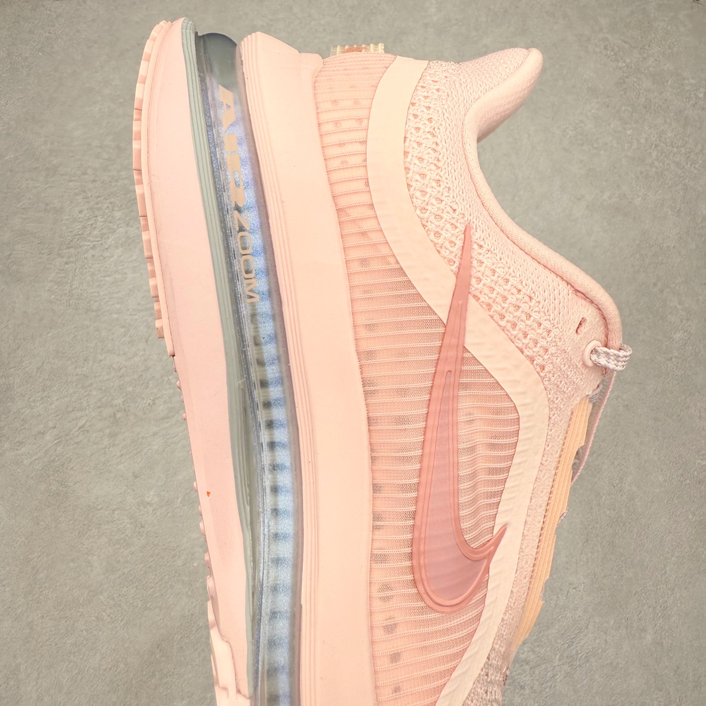 图片[6]-＃纯原 NK Pegasus Premium 飞马全掌气垫跑步运动鞋 HQ2593-601 气垫的究极进化 NIKE 2025S 新王炸 • 在特有Air科技加持下，耐克带来全新Pegasus Premium。这款跑鞋在传承耐克飞马（Pegasus）系列标志性的缓震功能的同时，将首次搭载耐克的塑型可视化Air Zoom气垫单元。• 塑型Air Zoom气垫单元贴合脚部的自然轮廓，帮助跑者在从后跟到脚趾的过渡中能够有效传递力量，带来一种前所未有的轻盈、顺畅回馈体验。中底采用ZoomX泡绵，后跟则使用ReactX泡绵，为跑者提供稳定流畅的推进感。• 塑型可视化Air Zoom气垫单元和精心配置的泡绵组合，让Pegasus Premium成为耐克飞马系列中颇具能量回馈的鞋款。• 全新Pegasus Premium不仅展示了耐克势头强劲的创新周期，证明了其特有的Air科技的强大实力，更体现了耐克倾听和服务运动员的能力。尺码：36 36.5 37.5 38 38.5 39 40 40.5 41 42 42.5 43 44 44.5 45-选品中心