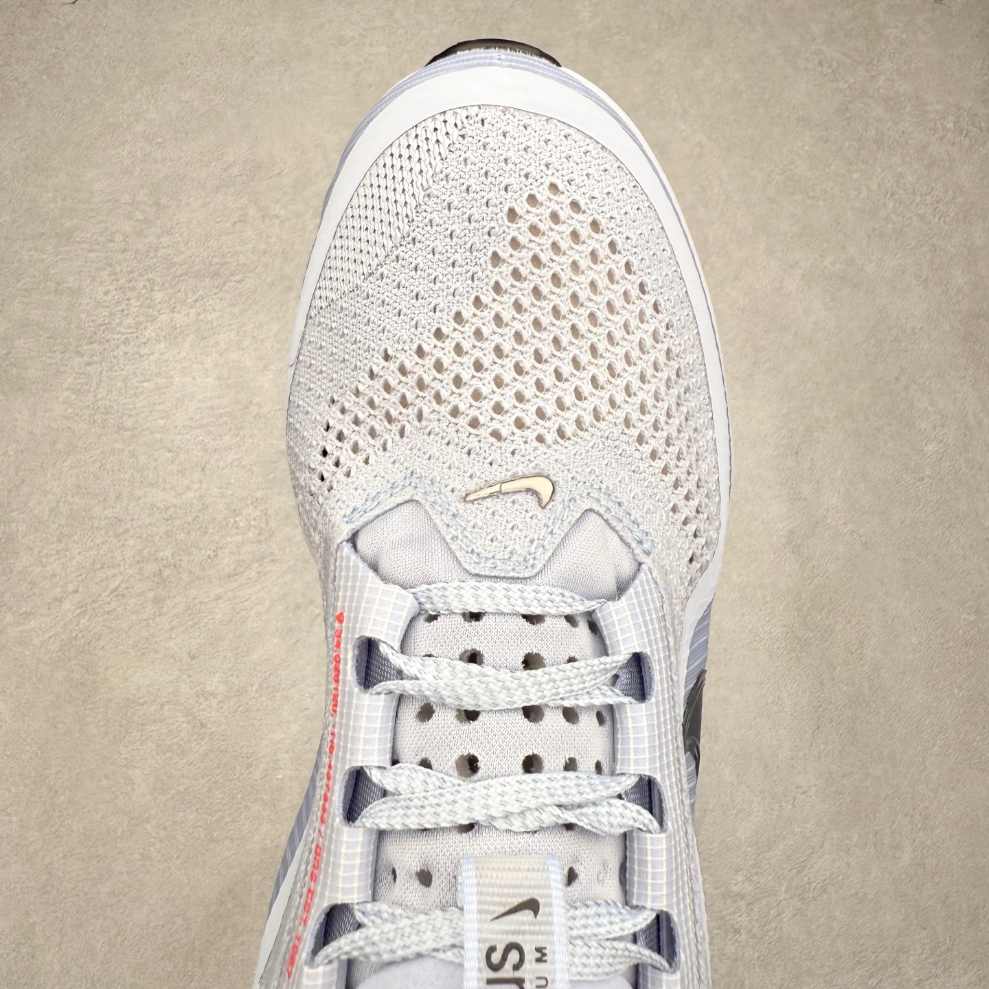 图片[4]-＃纯原 NK Pegasus Premium 飞马全掌气垫跑步运动鞋 HQ2592-004 气垫的究极进化 NIKE 2025S 新王炸 • 在特有Air科技加持下，耐克带来全新Pegasus Premium。这款跑鞋在传承耐克飞马（Pegasus）系列标志性的缓震功能的同时，将首次搭载耐克的塑型可视化Air Zoom气垫单元。• 塑型Air Zoom气垫单元贴合脚部的自然轮廓，帮助跑者在从后跟到脚趾的过渡中能够有效传递力量，带来一种前所未有的轻盈、顺畅回馈体验。中底采用ZoomX泡绵，后跟则使用ReactX泡绵，为跑者提供稳定流畅的推进感。• 塑型可视化Air Zoom气垫单元和精心配置的泡绵组合，让Pegasus Premium成为耐克飞马系列中颇具能量回馈的鞋款。• 全新Pegasus Premium不仅展示了耐克势头强劲的创新周期，证明了其特有的Air科技的强大实力，更体现了耐克倾听和服务运动员的能力。尺码：36 36.5 37.5 38 38.5 39 40 40.5 41 42 42.5 43 44 44.5 45-选品中心